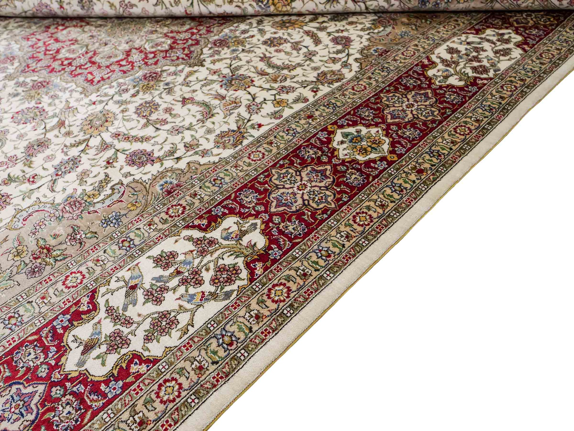 Sehr feiner, handgeknüpfter Khademi Orientteppich mit Ghom Design aus reiner Seide, creme, weiß, rot. 246x173 cm. Vertreib durch Jupiter Intl.