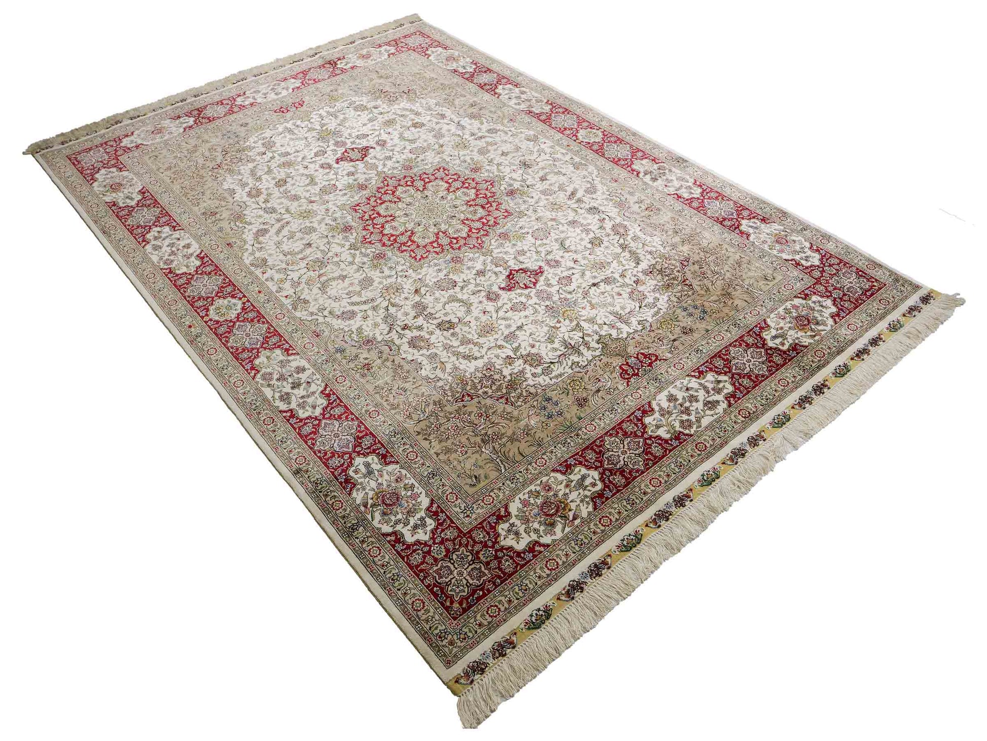 Sehr feiner, handgeknüpfter Khademi Orientteppich mit Ghom Design aus reiner Seide, creme, weiß, rot. 246x173 cm. Vertreib durch Jupiter Intl.