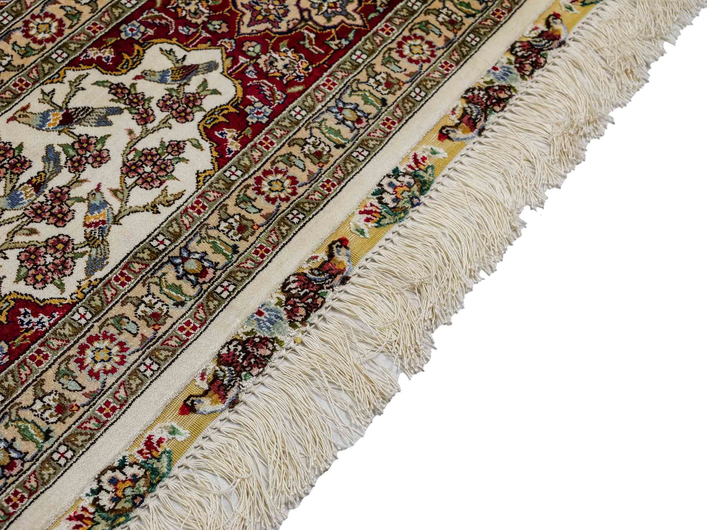 Sehr feiner, handgeknüpfter Khademi Orientteppich mit Ghom Design aus reiner Seide, creme, weiß, rot. 246x173 cm. Vertreib durch Jupiter Intl.