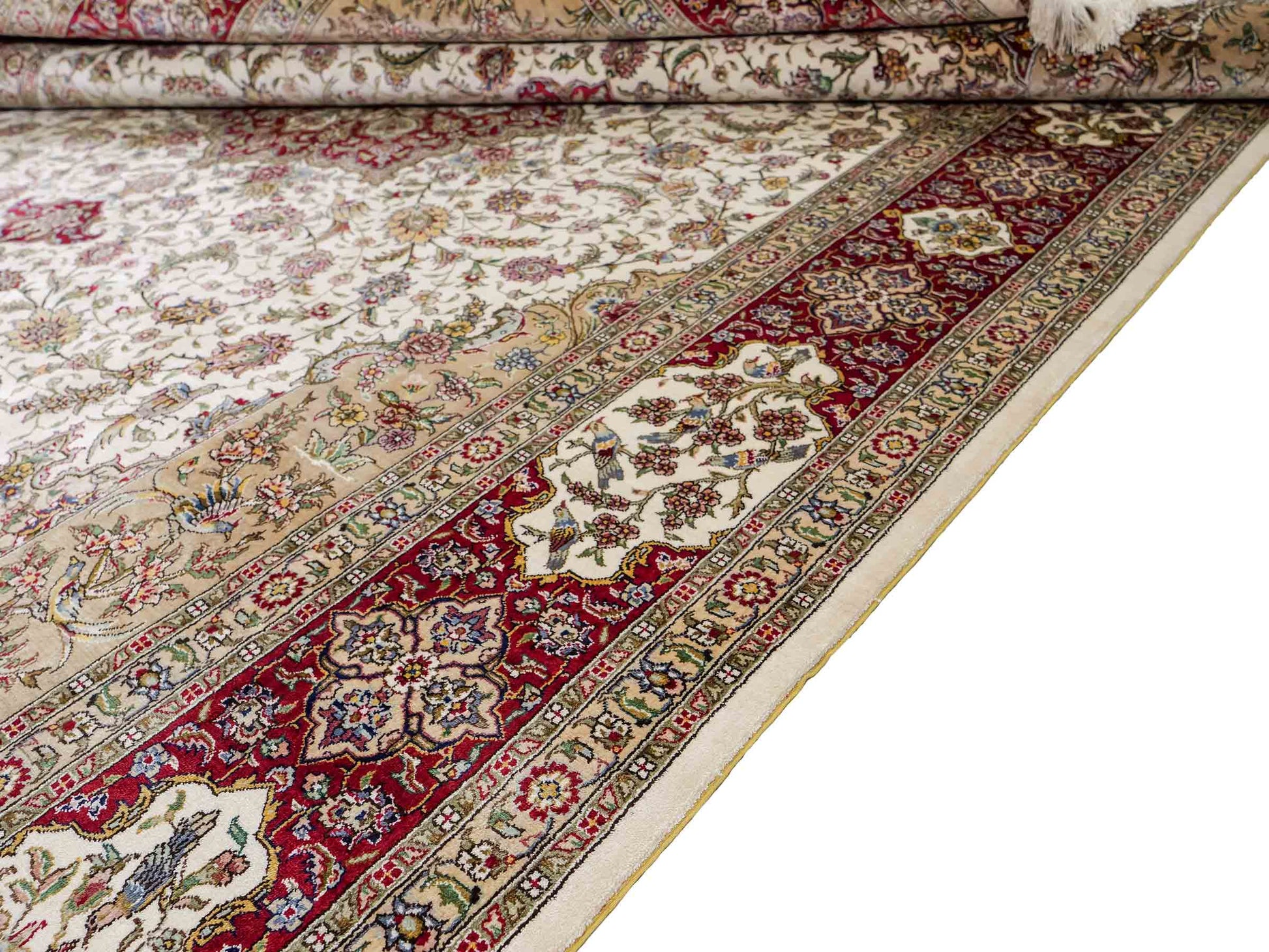 Sehr feiner, handgeknüpfter Khademi Orientteppich mit Ghom Design aus reiner Seide, creme, weiß, rot. 247x173 cm. Vertrieb durch Jupiter Intl.