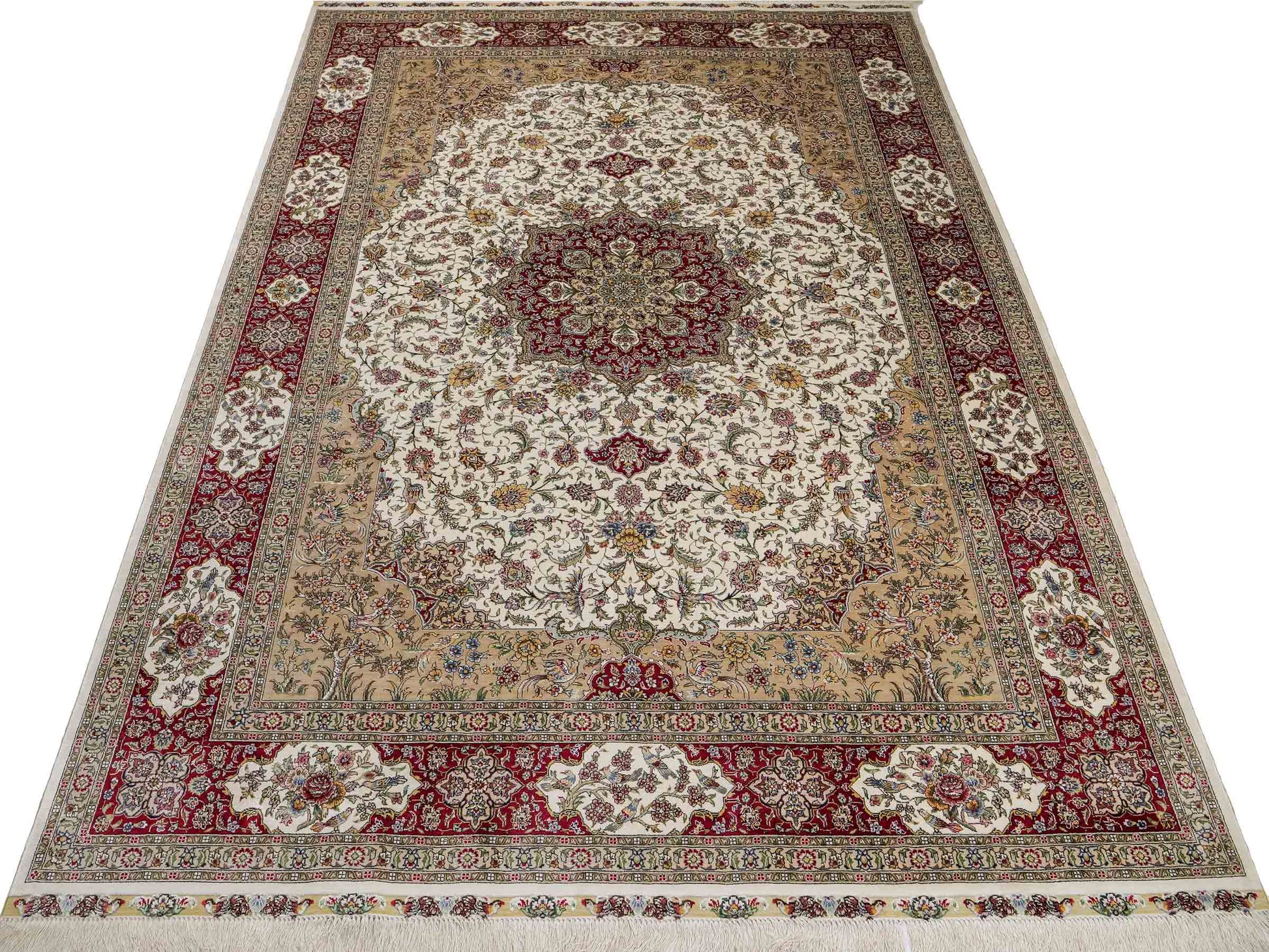 Sehr feiner, handgeknüpfter Khademi Orientteppich mit Ghom Design aus reiner Seide, creme, weiß, rot. 247x173 cm. Vertrieb durch Jupiter Intl.