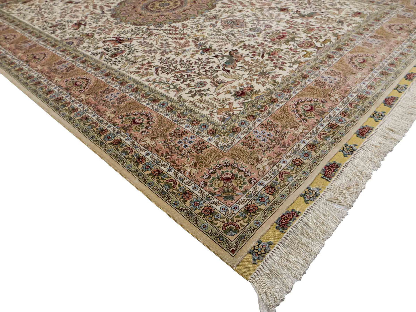 Sehr feiner, handgeknüpfter Khademi Orientteppich mit Ghom Design aus reiner Seide, creme, weiß. 248x172 cm. Vertrieb durch Jupiter Intl.