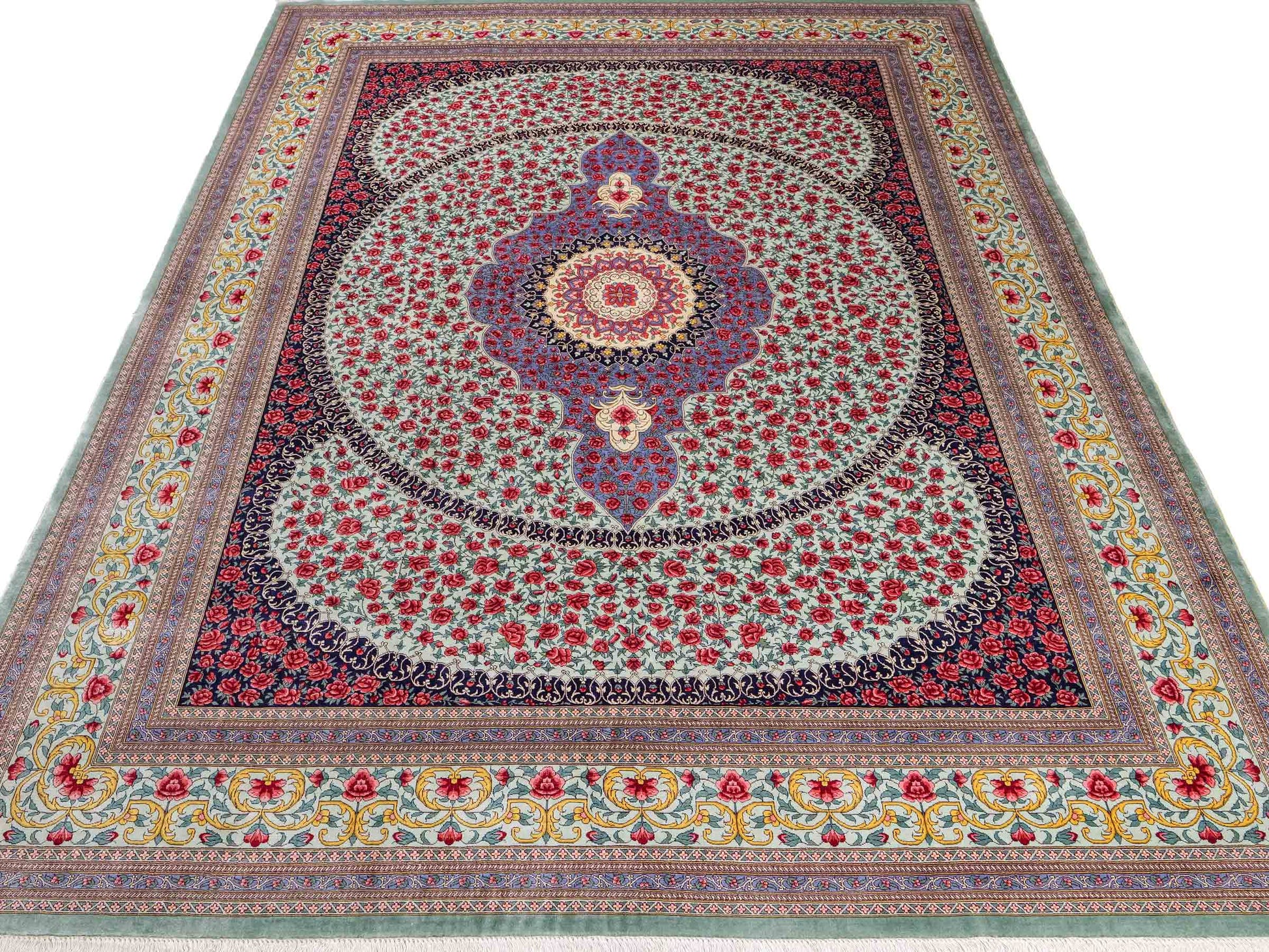 Sehr feiner, handgeknüpfter Khademi Orientteppich mit Ghom Design aus reiner Seide, blau, rot, türkis, grün. 259x205 cm. Vertrieb durch Jupiter Intl.