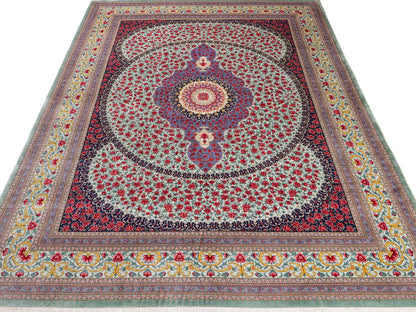 Sehr feiner, handgeknüpfter Khademi Orientteppich mit Ghom Design aus reiner Seide, blau, rot, türkis, grün. 259x205 cm. Vertrieb durch Jupiter Intl.