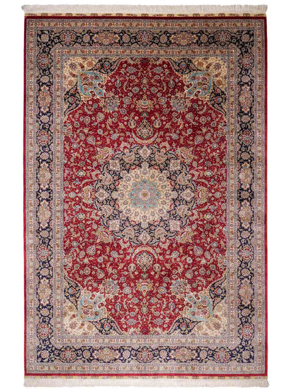 Sehr feiner, handgeknüpfter Khademi Orientteppich mit Ghom Design aus reiner Seide, rot, blau, creme. 278x186 cm. Vertrieb durch Jupiter Intl.