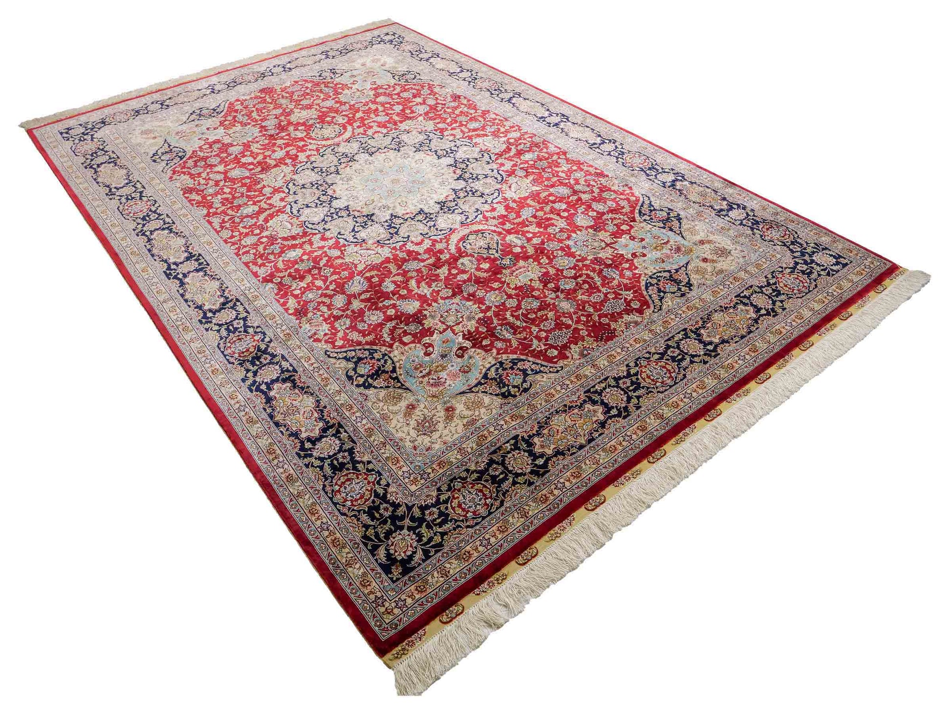 Sehr feiner, handgeknüpfter Khademi Orientteppich mit Ghom Design aus reiner Seide, rot, blau, creme. 278x186 cm. Vertrieb durch Jupiter Intl.