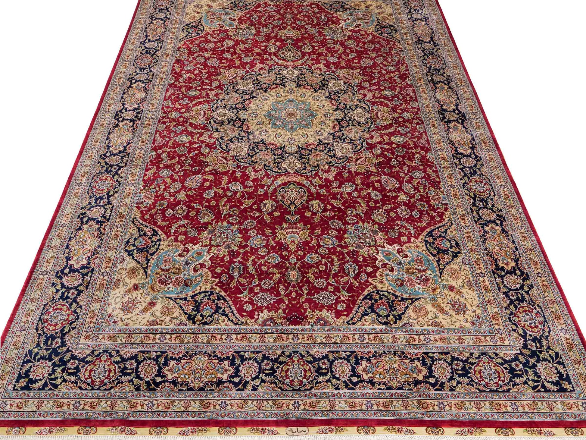 Sehr feiner, handgeknüpfter Khademi Orientteppich mit Ghom Design aus reiner Seide, rot, blau, creme. 278x186 cm. Vertrieb durch Jupiter Intl.