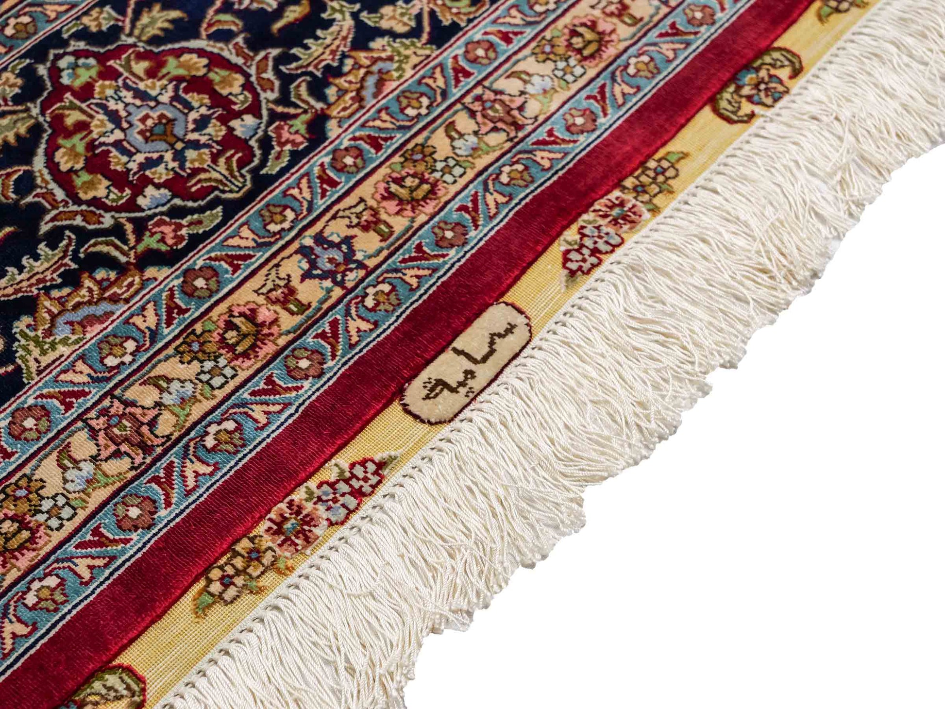 Sehr feiner, handgeknüpfter Khademi Orientteppich mit Ghom Design aus reiner Seide, rot, blau, creme. 278x186 cm. Vertrieb durch Jupiter Intl.