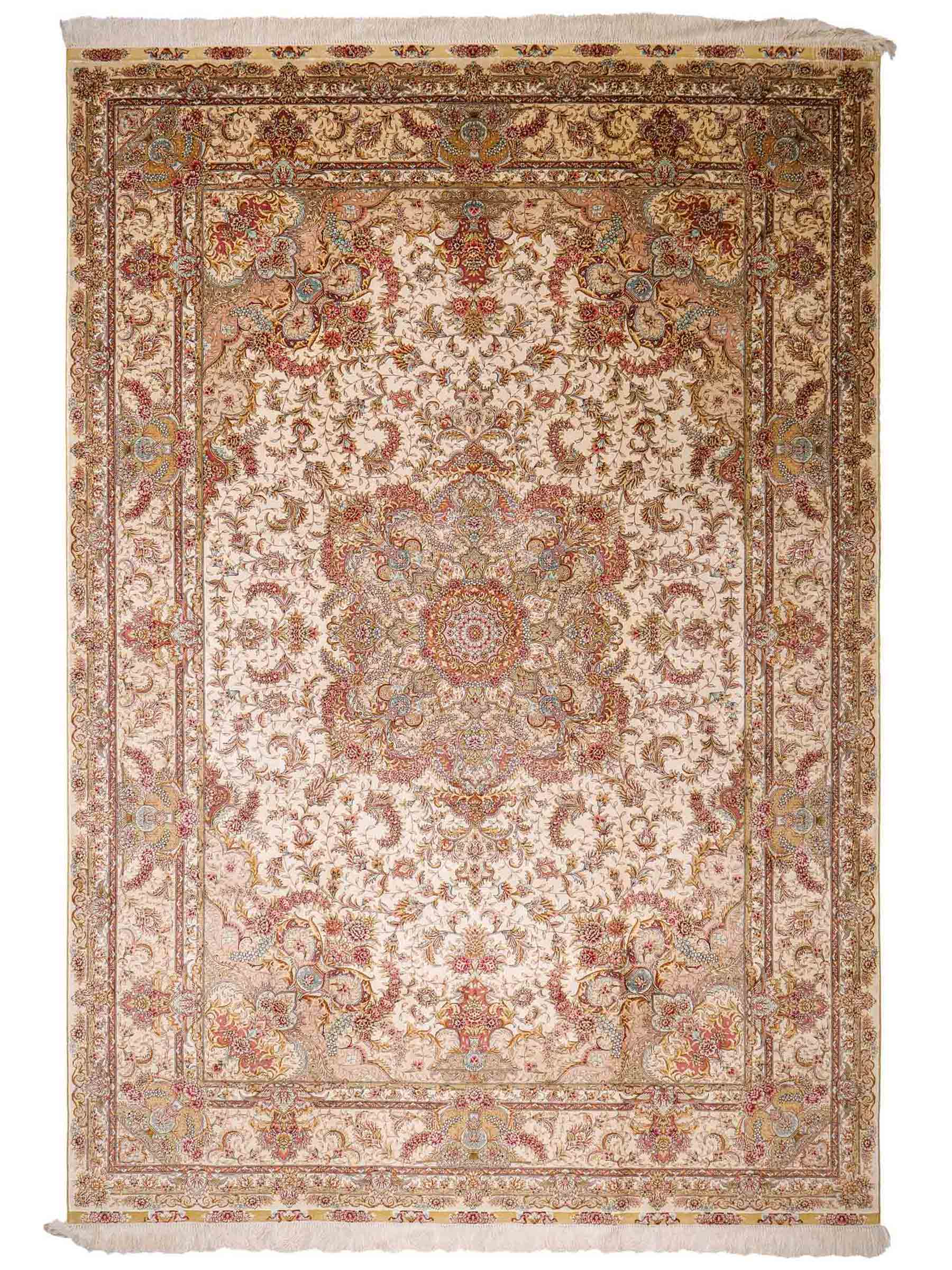 Sehr feiner, handgeknüpfter Khademi Orientteppich mit Ghom Design aus reiner Seide, creme, weiß. 280x184 cm. Vertrieb durch Jupiter Intl.