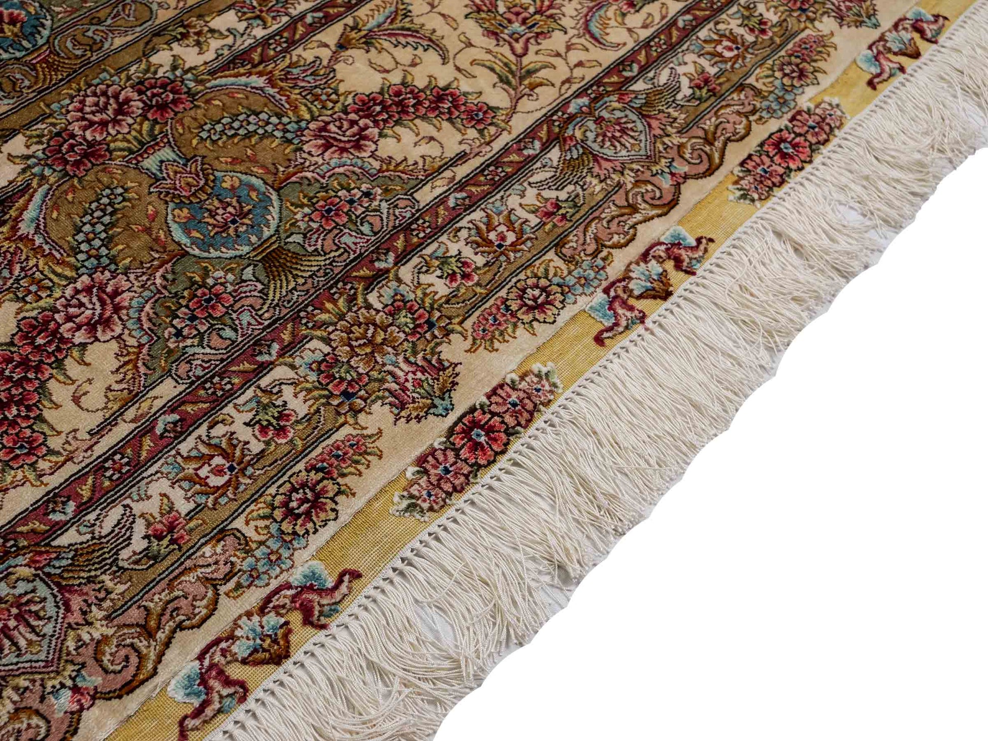 Sehr feiner, handgeknüpfter Khademi Orientteppich mit Ghom Design aus reiner Seide, creme, weiß. 280x184 cm. Vertrieb durch Jupiter Intl.