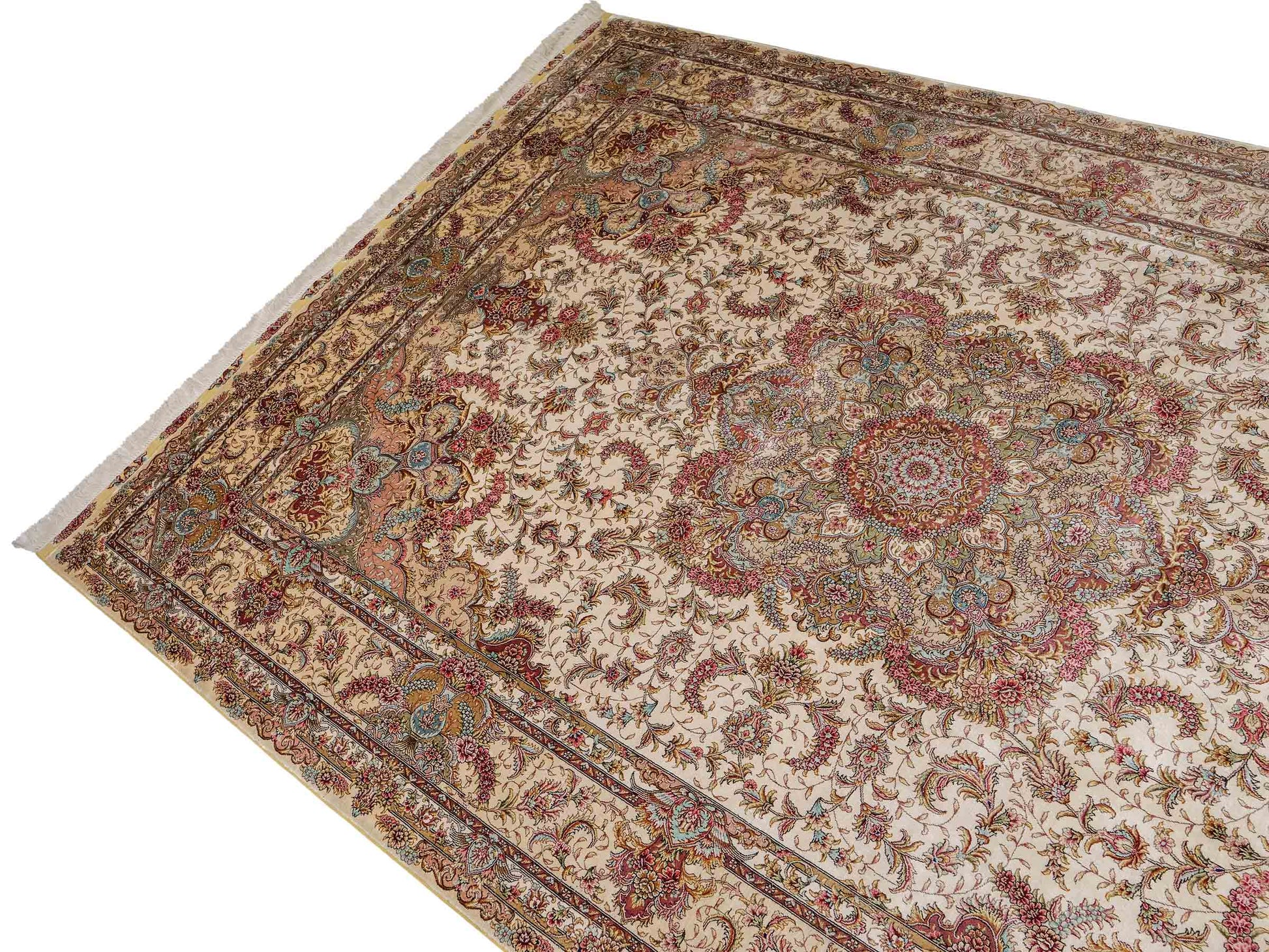 Sehr feiner, handgeknüpfter Khademi Orientteppich mit Ghom Design aus reiner Seide, creme, weiß. 280x184 cm. Vertrieb durch Jupiter Intl.