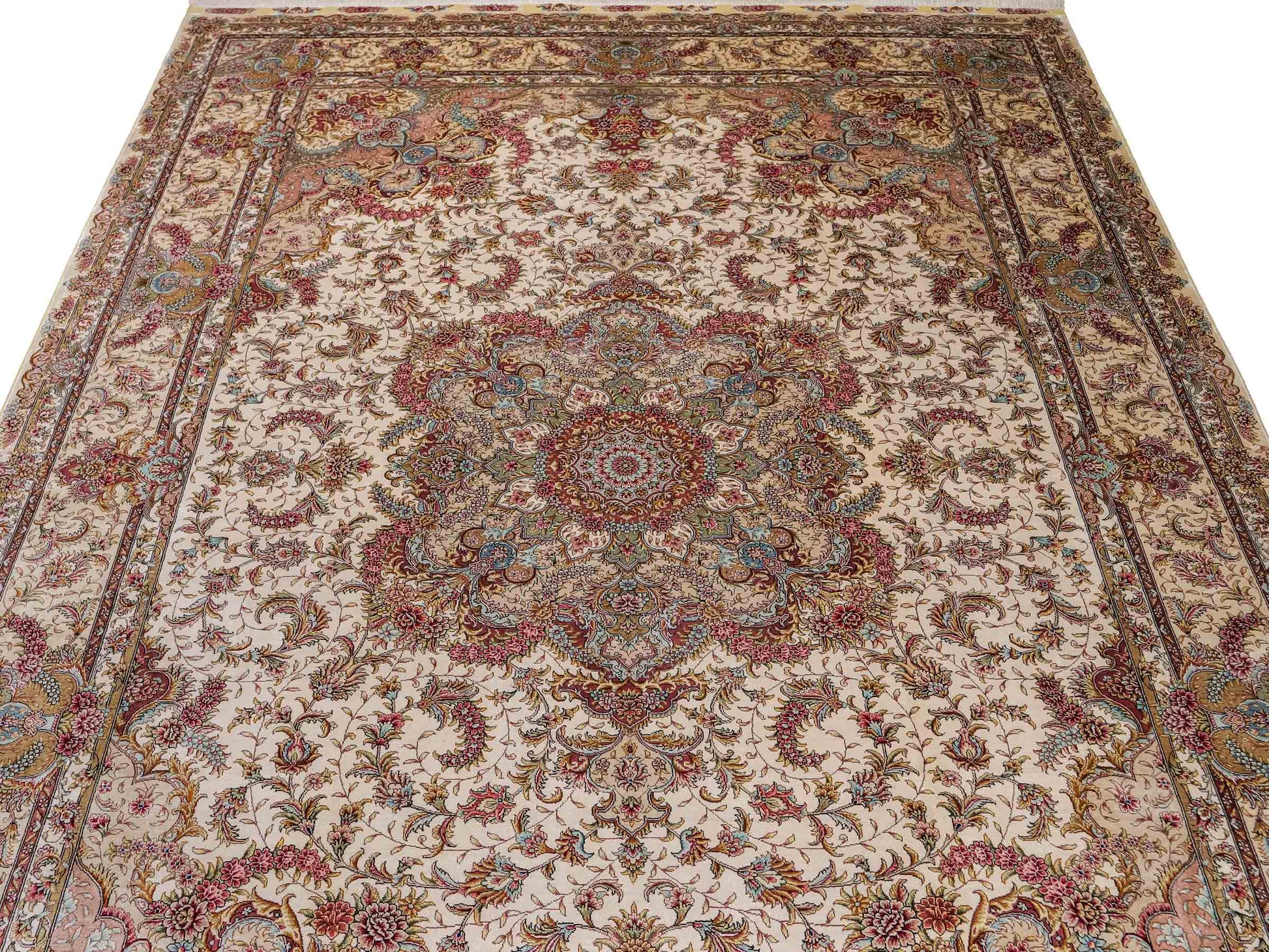 Sehr feiner, handgeknüpfter Khademi Orientteppich mit Ghom Design aus reiner Seide, creme, weiß. 280x184 cm. Vertrieb durch Jupiter Intl.