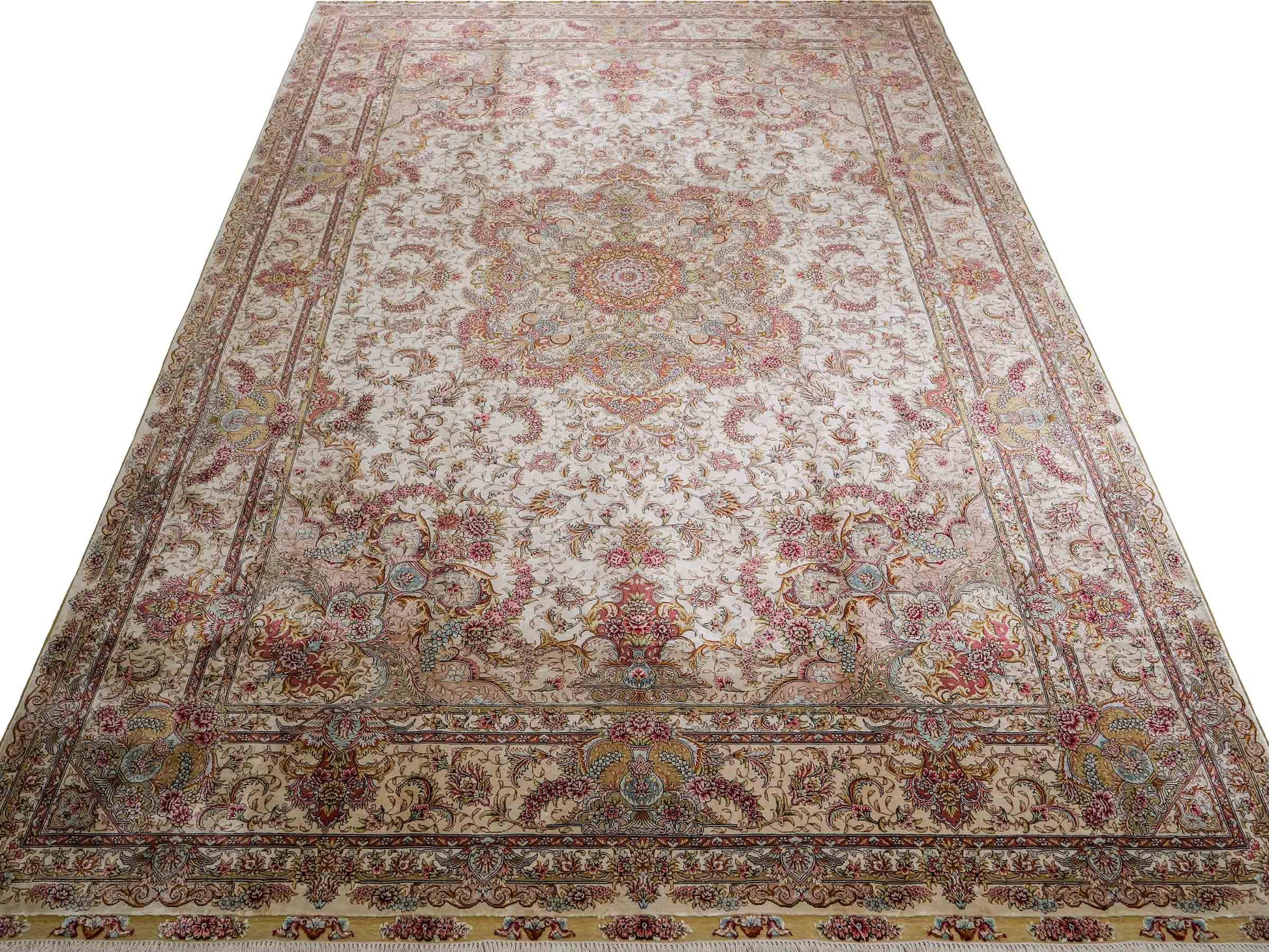 Sehr feiner, handgeknüpfter Khademi Orientteppich mit Ghom Design aus reiner Seide, creme, weiß. 280x184 cm. Vertrieb durch Jupiter Intl.