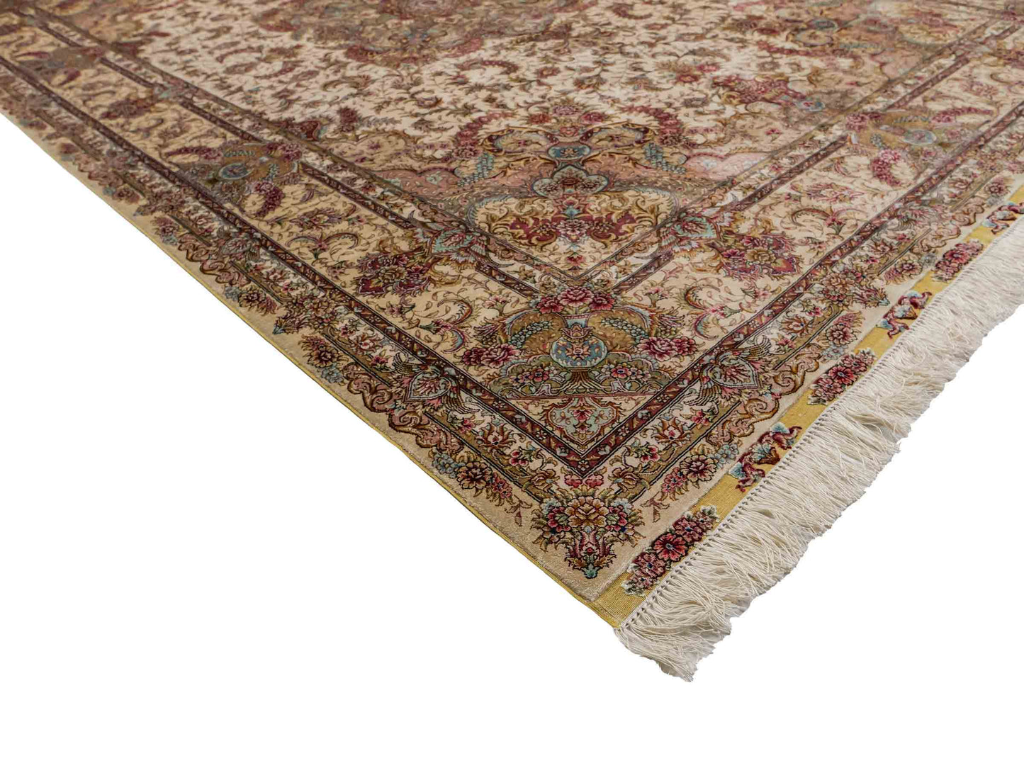 Sehr feiner, handgeknüpfter Khademi Orientteppich mit Ghom Design aus reiner Seide, creme, weiß. 280x184 cm. Vertrieb durch Jupiter Intl.