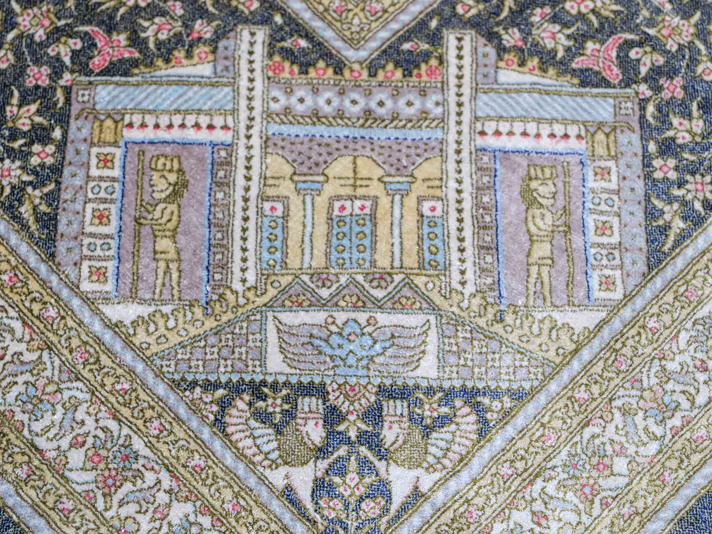 Extrem feiner, handgeknüpfter Khademi Orientteppich mit Ghom Design aus reiner Seide, blau, gold. Unikat. 280x188 cm. Vertrieb durch Jupiter Intl.