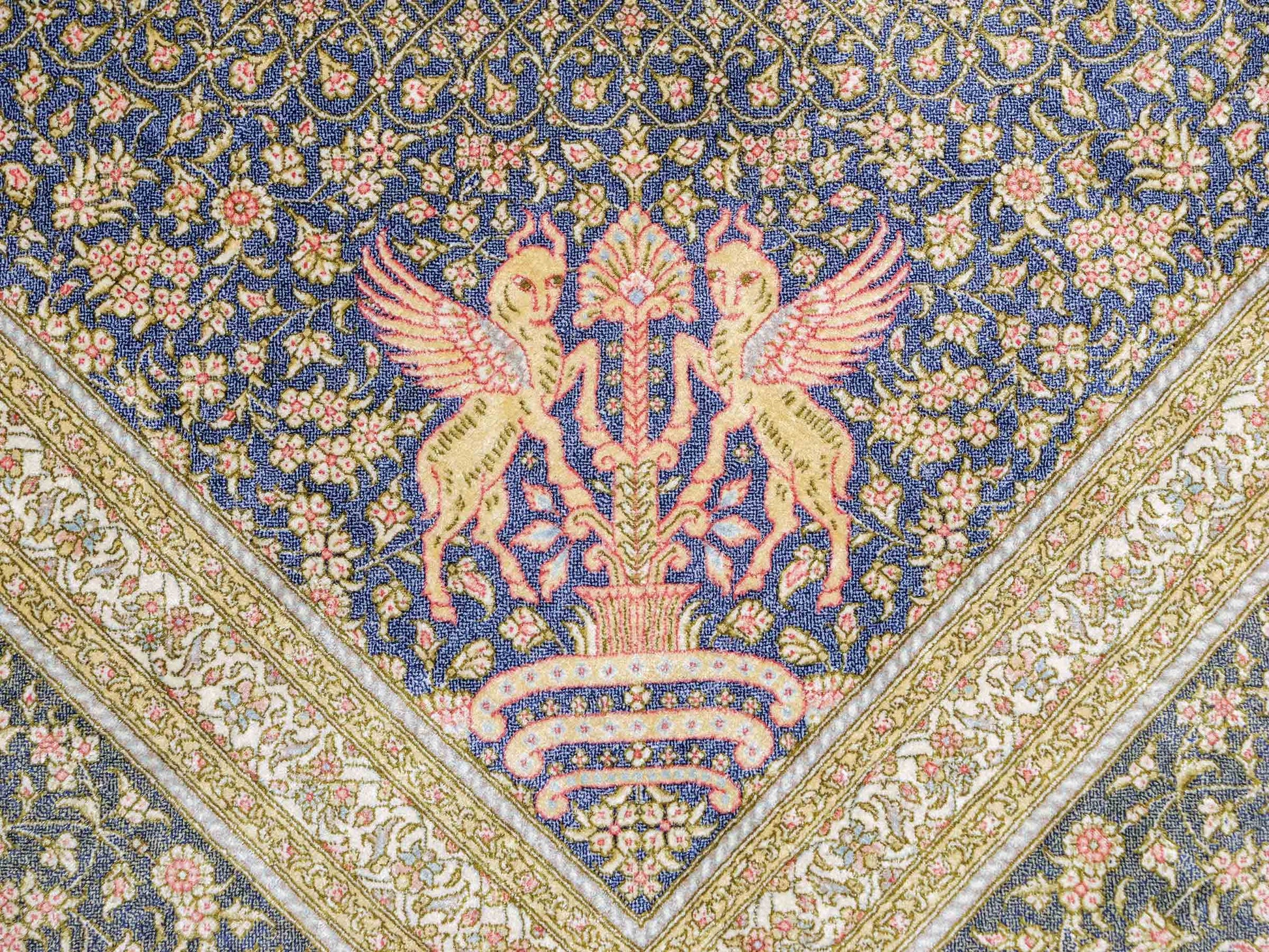 Extrem feiner, handgeknüpfter Khademi Orientteppich mit Ghom Design aus reiner Seide, blau, gold. Unikat. 280x188 cm. Vertrieb durch Jupiter Intl.