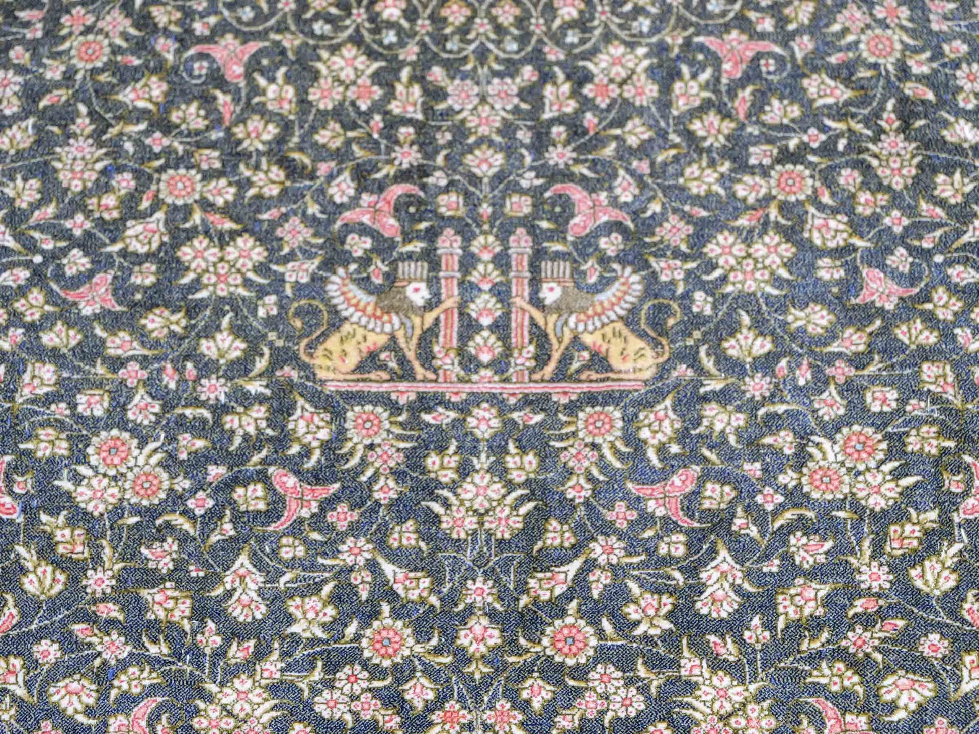 Extrem feiner, handgeknüpfter Khademi Orientteppich mit Ghom Design aus reiner Seide, blau, gold. Unikat. 280x188 cm. Vertrieb durch Jupiter Intl.