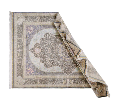 Extrem feiner, handgeknüpfter Khademi Orientteppich mit Ghom Design aus reiner Seide, blau, gold. Unikat. 280x188 cm. Vertrieb durch Jupiter Intl.