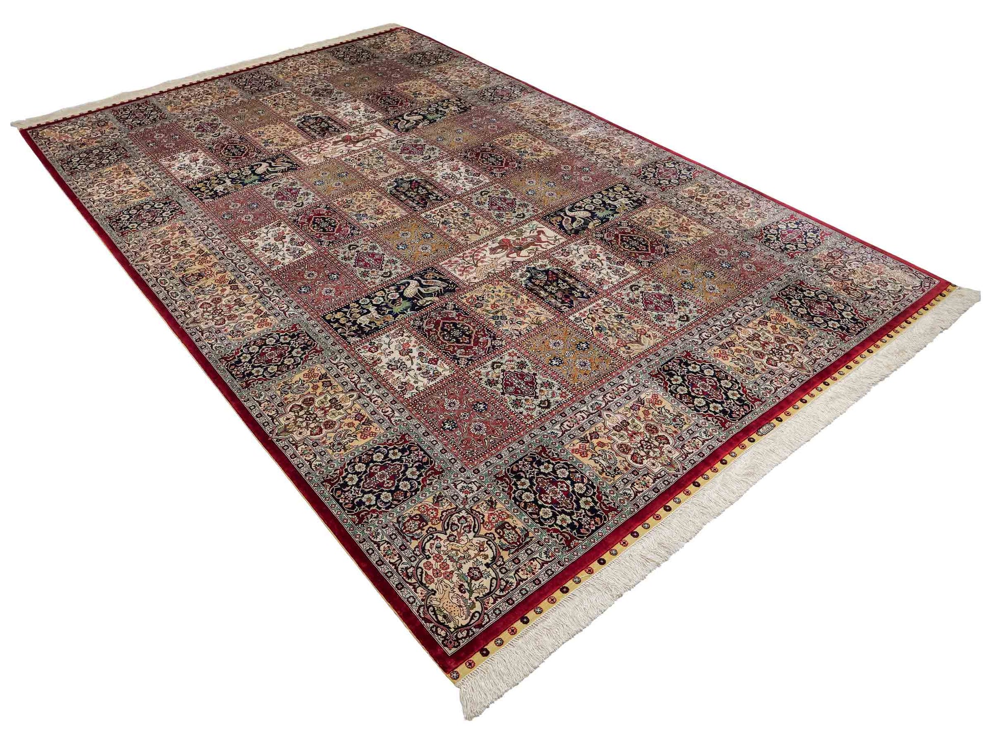Sehr feiner, handgeknüpfter Khademi Orientteppich mit Ghom Design aus reiner Seide, rot, creme, blau, multicolor. 283x185 cm. Vertrieb durch Jupiter Intl.