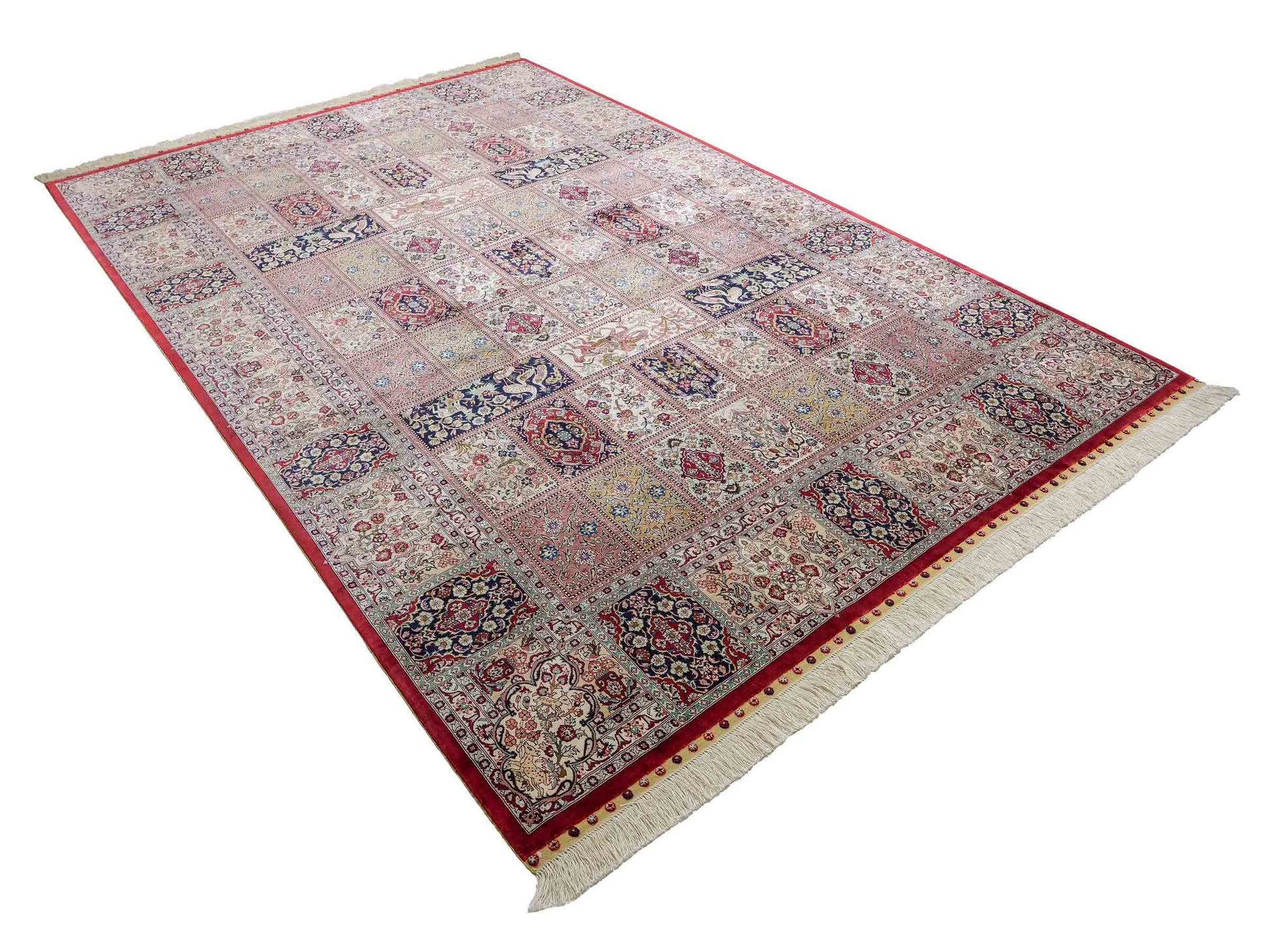 Sehr feiner, handgeknüpfter Khademi Orientteppich mit Ghom Design aus reiner Seide, rot, creme, blau, multicolor. 283x185 cm. Vertrieb durch Jupiter Intl.