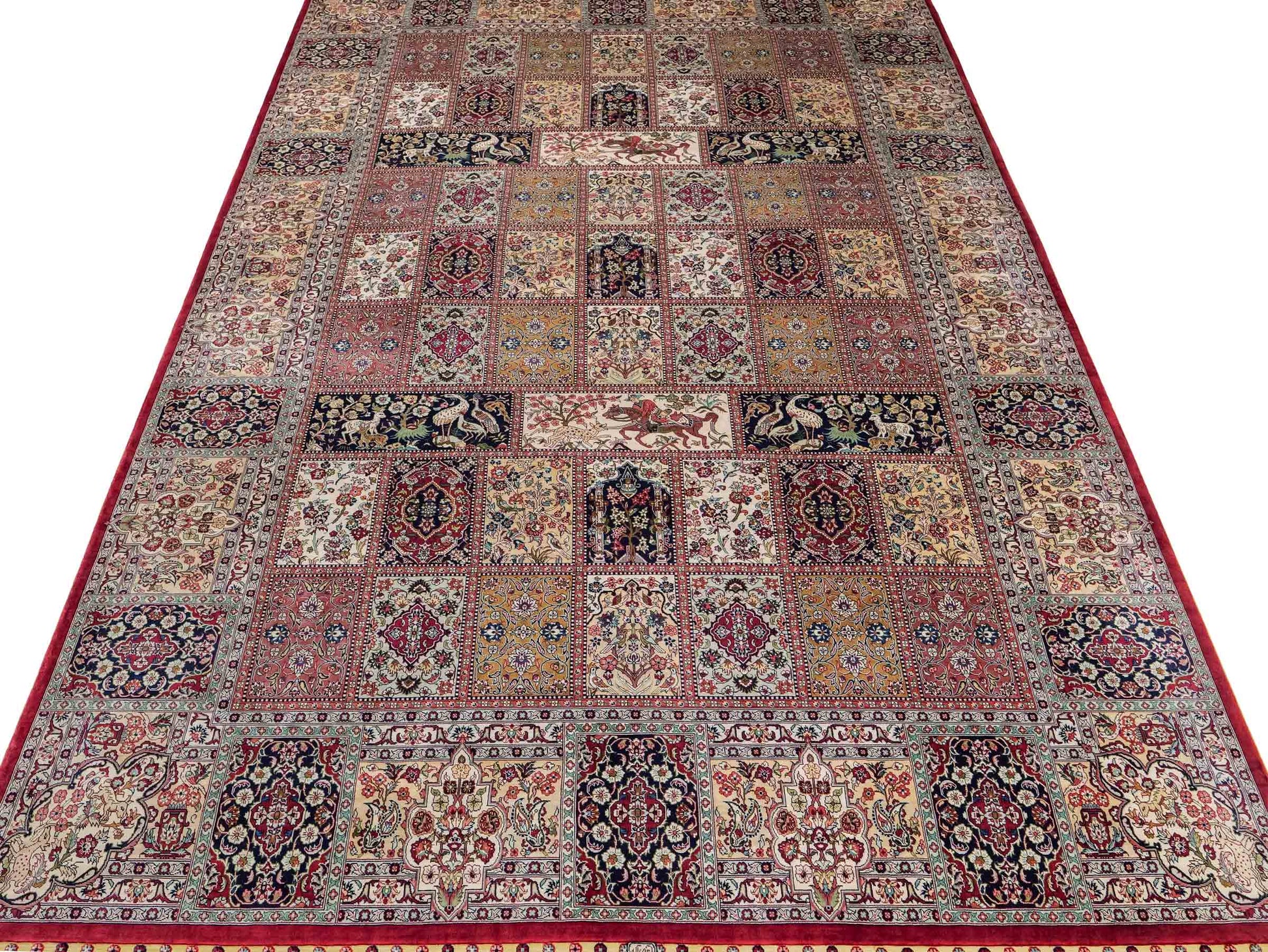 Sehr feiner, handgeknüpfter Khademi Orientteppich mit Ghom Design aus reiner Seide, rot, creme, blau, multicolor. 283x185 cm. Vertrieb durch Jupiter Intl.