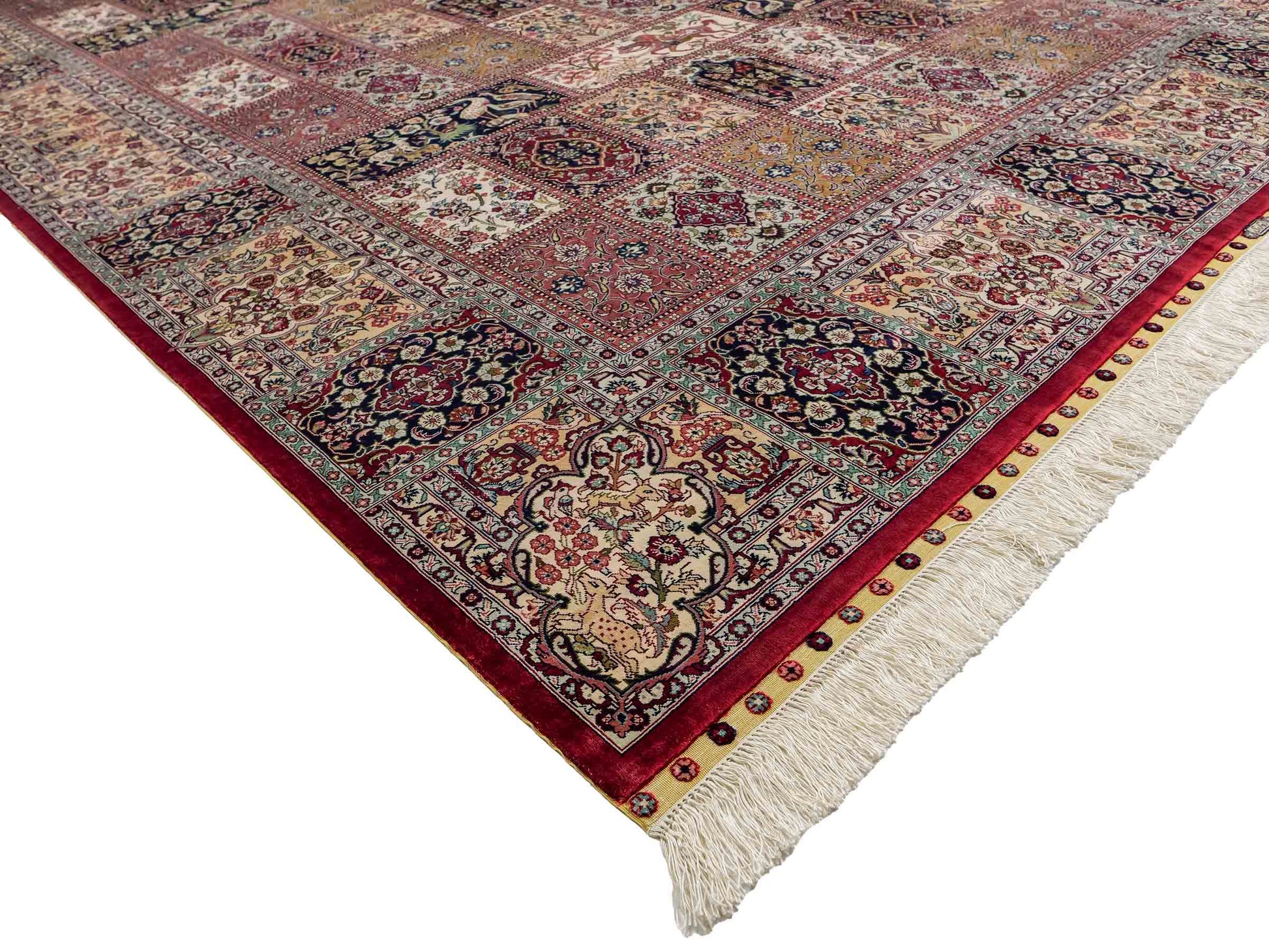 Sehr feiner, handgeknüpfter Khademi Orientteppich mit Ghom Design aus reiner Seide, rot, creme, blau, multicolor. 283x185 cm. Vertrieb durch Jupiter Intl.