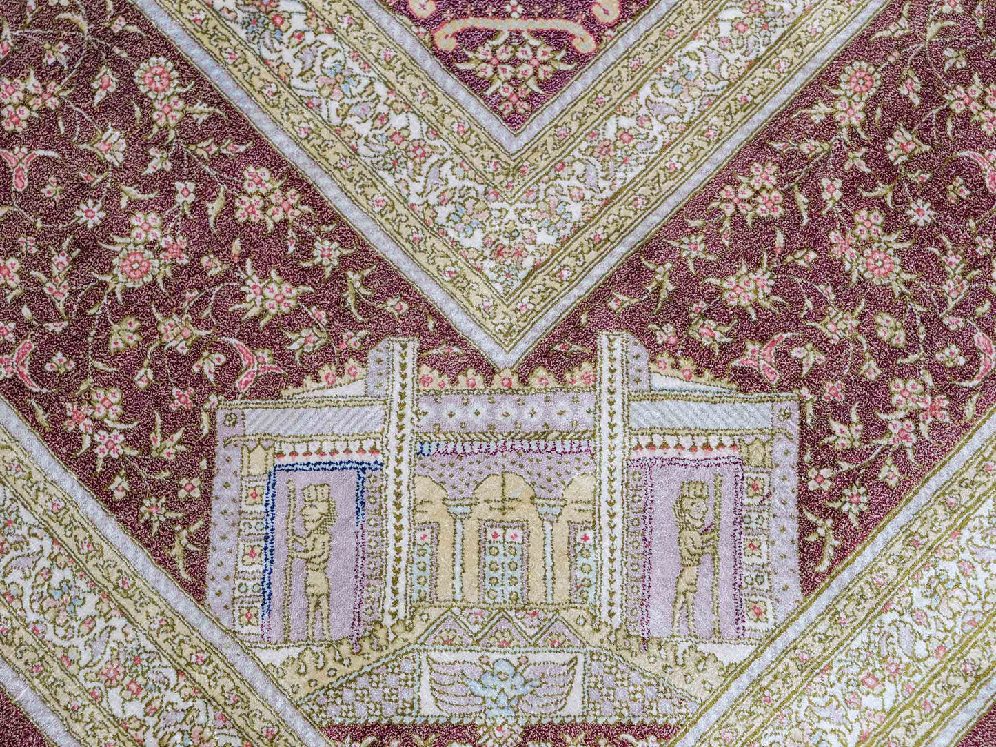 Extrem feiner, handgeknüpfter Khademi Orientteppich mit Ghom Design aus reiner Seide, braun, rost, gold. Unikat. 286x187 cm. Vertrieb durch Jupiter Intl.