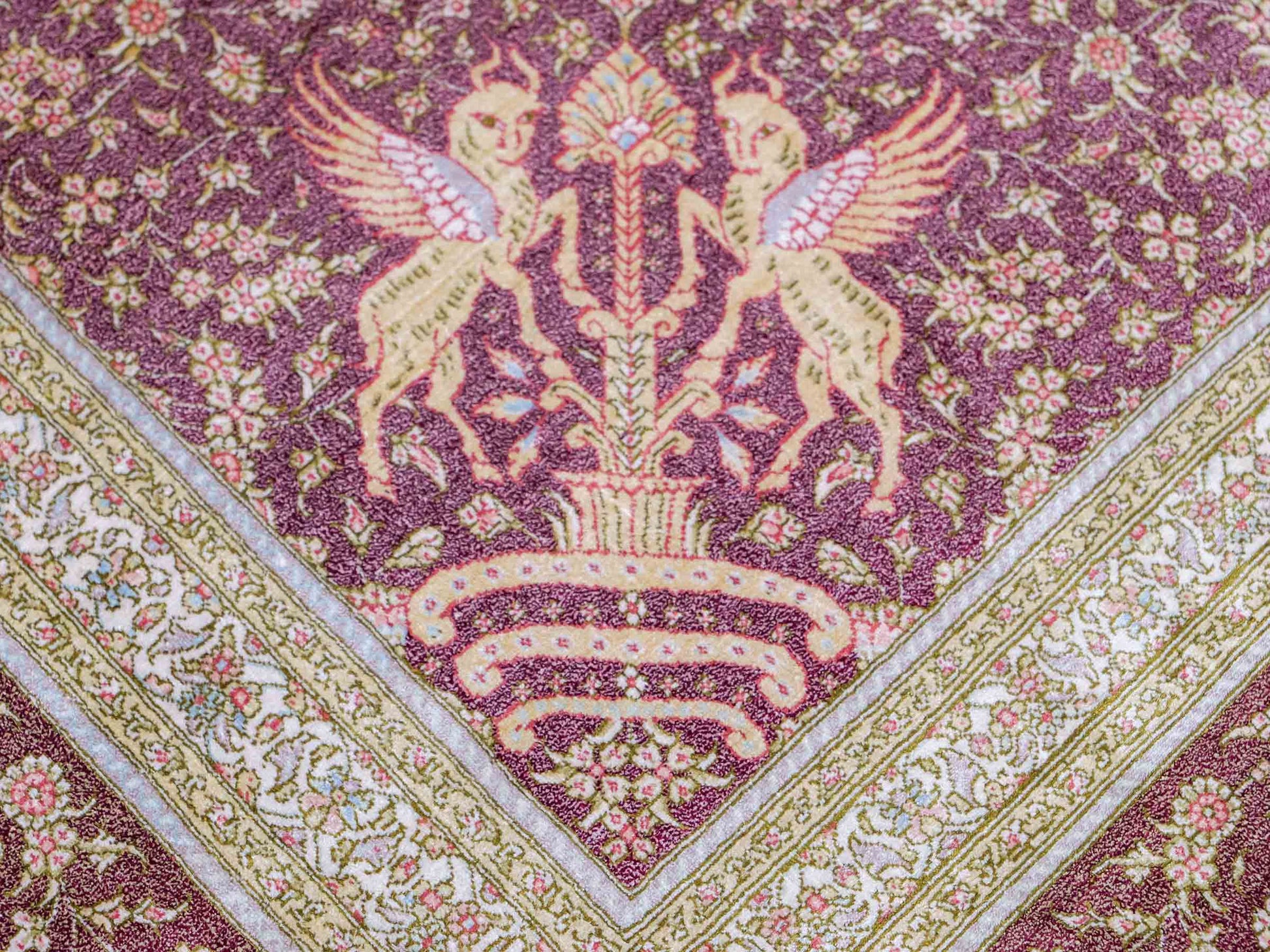 Extrem feiner, handgeknüpfter Khademi Orientteppich mit Ghom Design aus reiner Seide, braun, rost, gold. Unikat. 286x187 cm. Vertrieb durch Jupiter Intl.