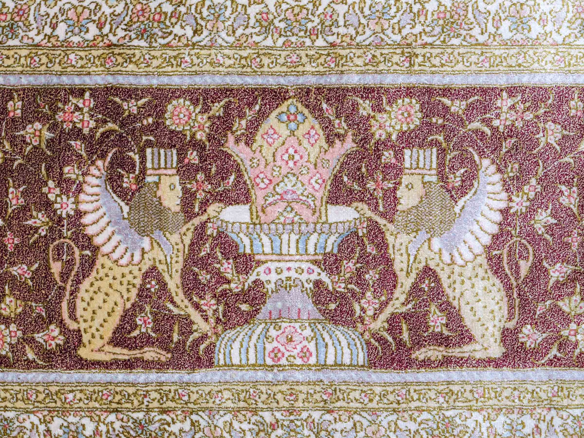 Extrem feiner, handgeknüpfter Khademi Orientteppich mit Ghom Design aus reiner Seide, braun, rost, gold. Unikat. 286x187 cm. Vertrieb durch Jupiter Intl.