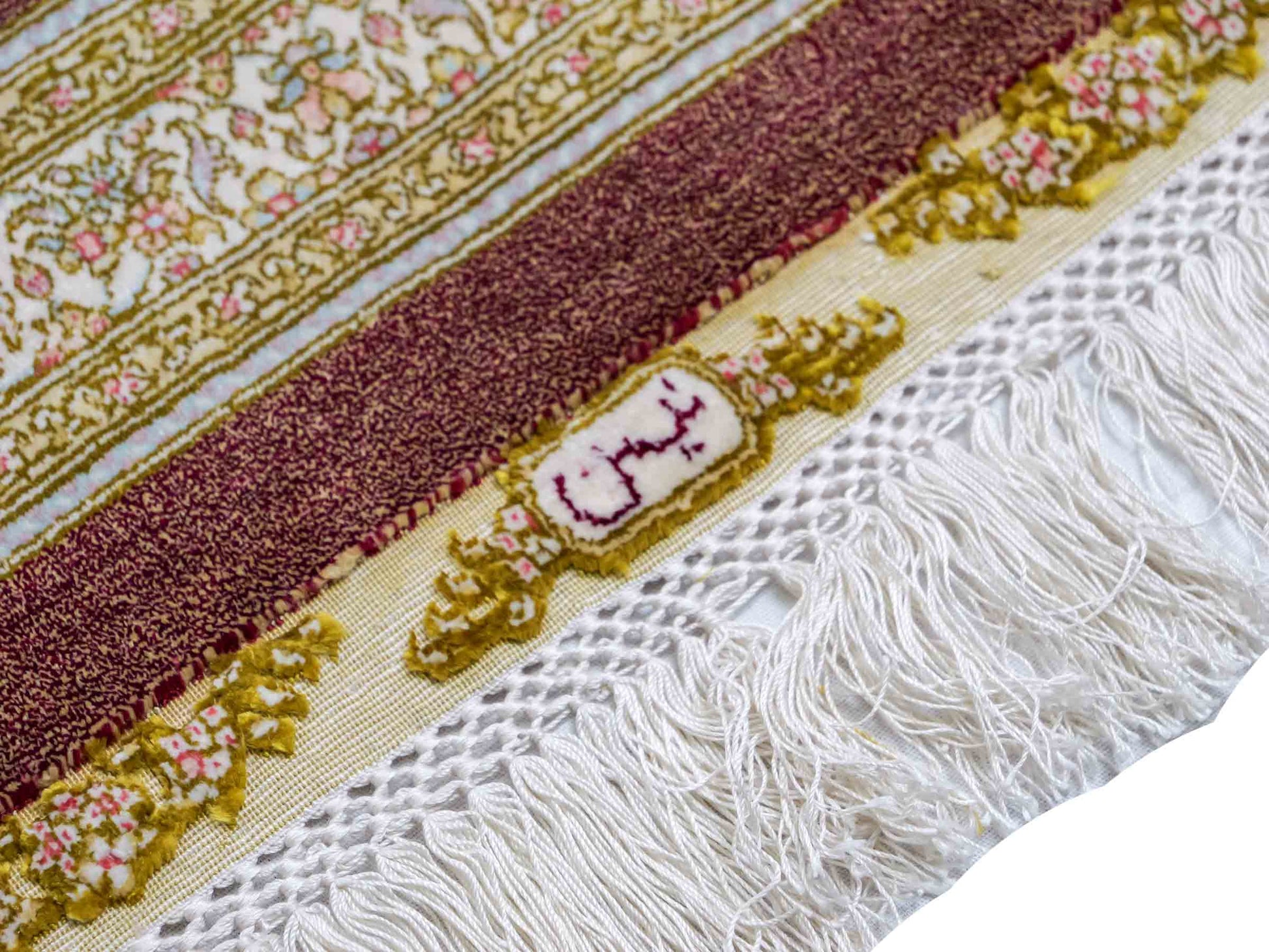 Extrem feiner, handgeknüpfter Khademi Orientteppich mit Ghom Design aus reiner Seide, braun, rost, gold. Unikat. 286x187 cm. Vertrieb durch Jupiter Intl.