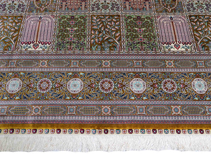 Sehr feiner, handgeknüpfter Khademi Orientteppich mit Ghom Design aus reiner Seide, braun, oliv, multicolor. 287x185 cm. Vertrieb durch Jupiter Intl.