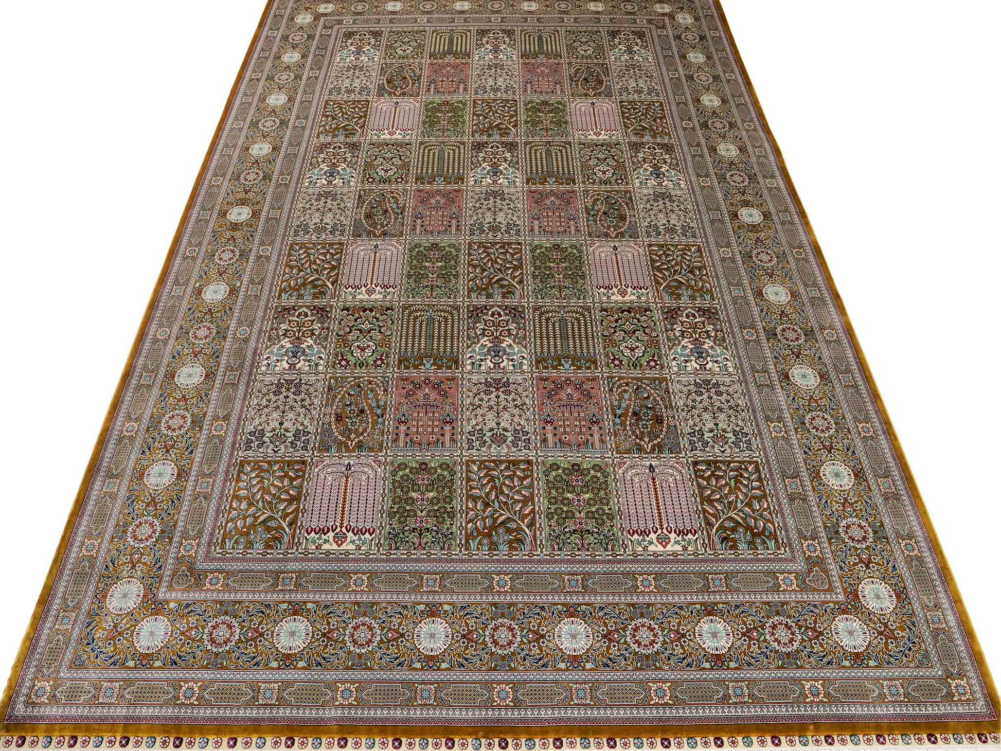 Sehr feiner, handgeknüpfter Khademi Orientteppich mit Ghom Design aus reiner Seide, braun, oliv, multicolor. 287x185 cm. Vertrieb durch Jupiter Intl.