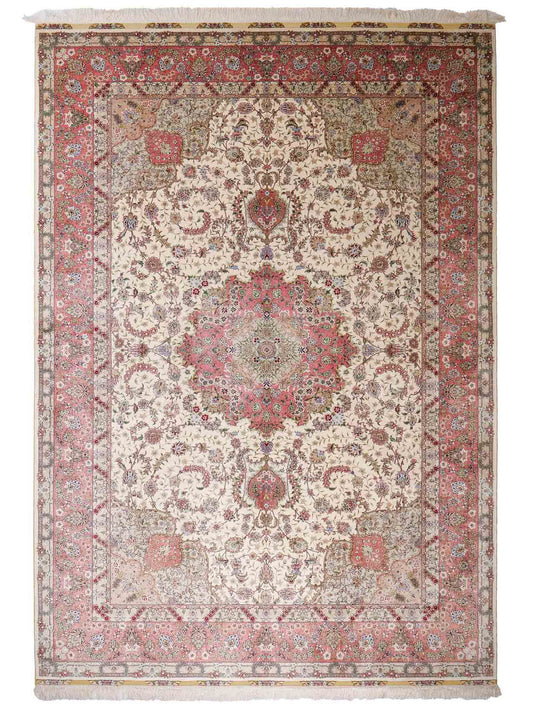 Sehr feiner, handgeknüpfter Khademi Orientteppich mit Ghom Design aus reiner Seide, creme, weiß, rosa. 301x206 cm.  Vertrieb durch Jupiter Intl.