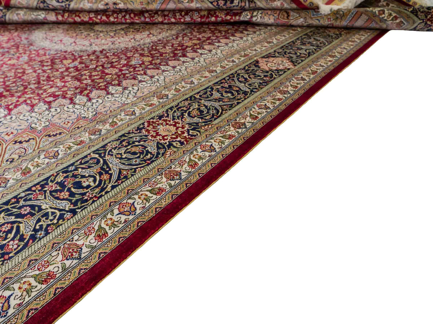 Sehr feiner, handgeknüpfter Khademi Orientteppich mit Ghom Design aus reiner Seide, rot, blau, creme. 305x206 cm. Vertrieb durch Jupiter Intl.