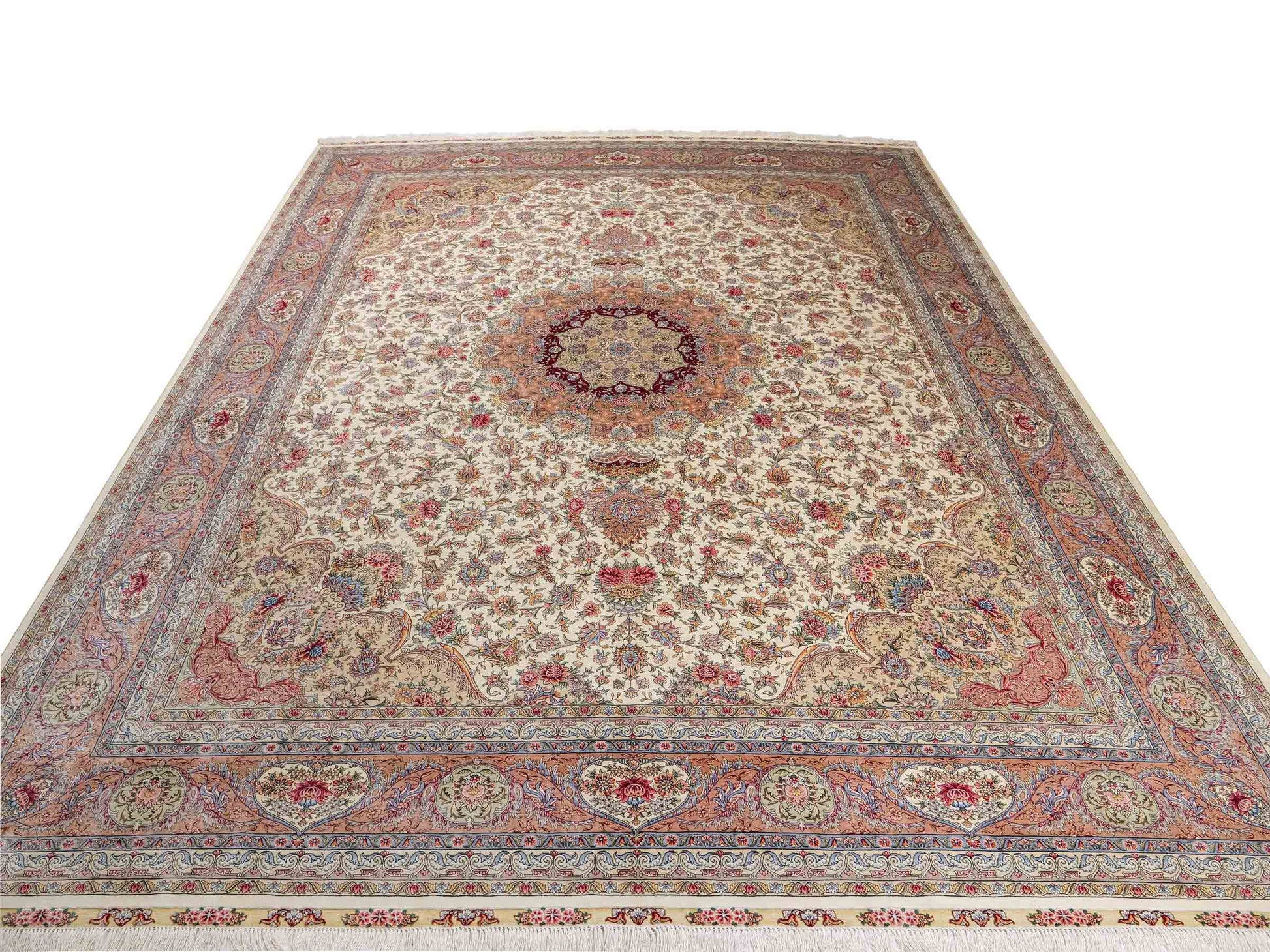Sehr feiner, handgeknüpfter Khademi Orientteppich mit Ghom Design aus reiner Seide, creme, weiß, rosa. 306x250 cm. Vertrieb durch Jupiter Intl.