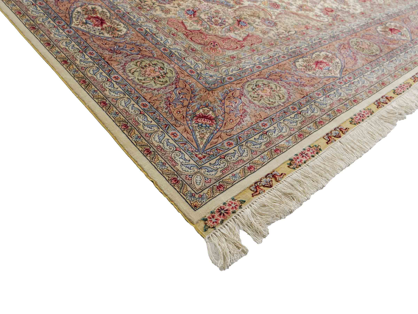 Sehr feiner, handgeknüpfter Khademi Orientteppich mit Ghom Design aus reiner Seide, creme, weiß, rosa. 306x250 cm. Vertrieb durch Jupiter Intl.