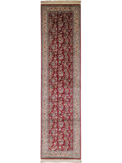 Sehr feiner, handgeknüpfter Khademi Orientteppich Läufer aus Seide mit Ghom Design, rot, creme. 306x79 cm. Vertrieb durch Jupiter Intl.