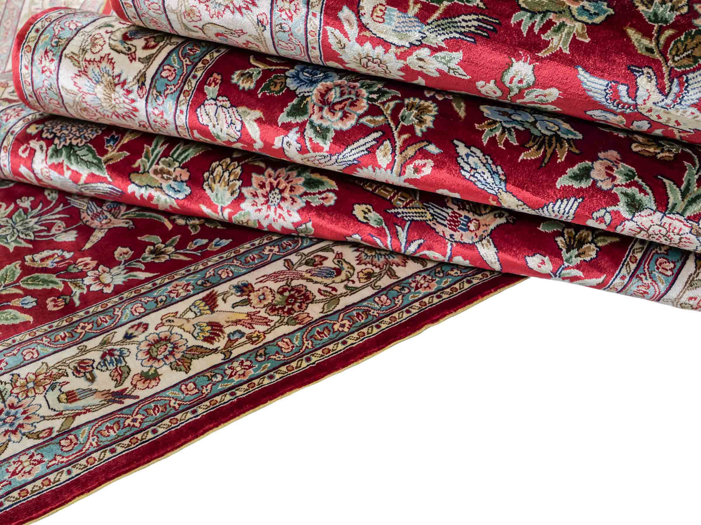 Sehr feiner, handgeknüpfter Khademi Orientteppich Läufer aus Seide mit Ghom Design, rot, creme. 306x79 cm. Vertrieb durch Jupiter Intl.