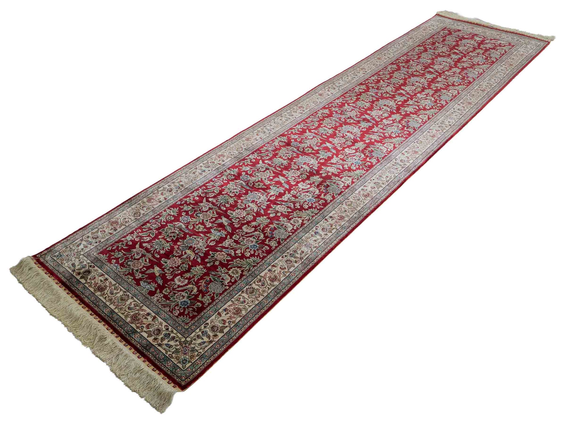 Sehr feiner, handgeknüpfter Khademi Orientteppich Läufer aus Seide mit Ghom Design, rot, creme. 306x79 cm. Vertrieb durch Jupiter Intl.