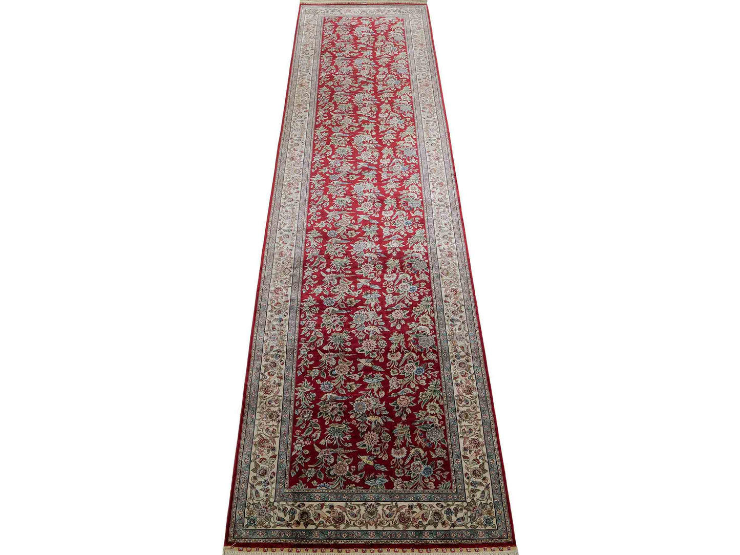 Sehr feiner, handgeknüpfter Khademi Orientteppich Läufer aus Seide mit Ghom Design, rot, creme. 306x79 cm. Vertrieb durch Jupiter Intl.