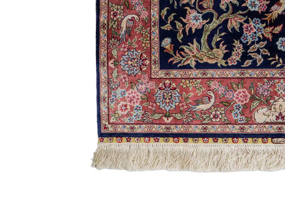 Sehr feiner, handgeknüpfter Khademi Ghom Orientteppich Läufer aus purer Seide, blau, rosa. 308x78 cm. Vertrieb durch Jupiter Intl.