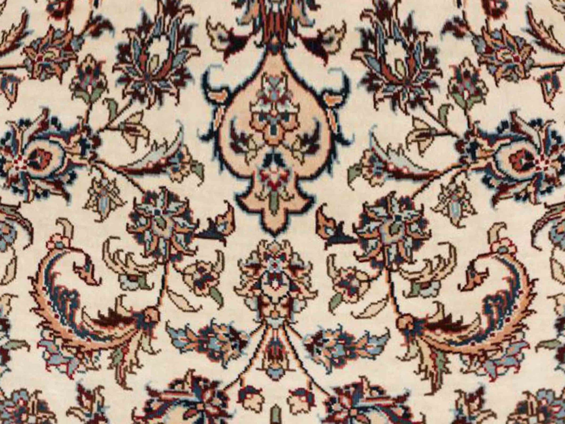 Sehr feiner, handgeknüpfter Khademi Orientteppich mit Ghom Design aus purer Seide, weiß, creme, blau. 310x78 cm. Vertrieb durch Jupiter Intl.