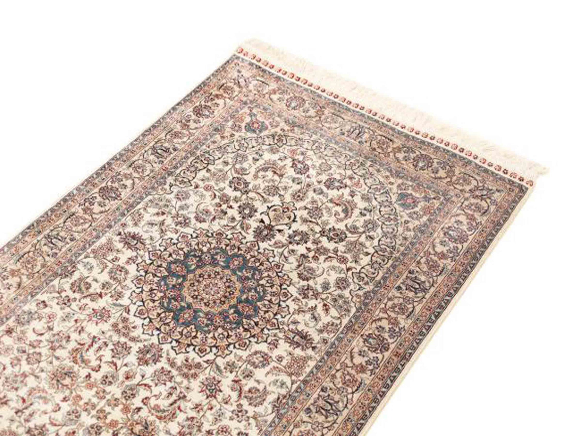 Sehr feiner, handgeknüpfter Khademi Orientteppich mit Ghom Design aus purer Seide, weiß, creme, blau. 310x78 cm. Vertrieb durch Jupiter Intl.