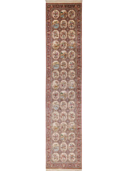 Sehr feiner, handgeknüpfter Khademi Läufer Orientteppich mit Ghom Design aus reiner Seide, multicolor. 363x78 cm. Vertrieb durch Jupiter Intl.
