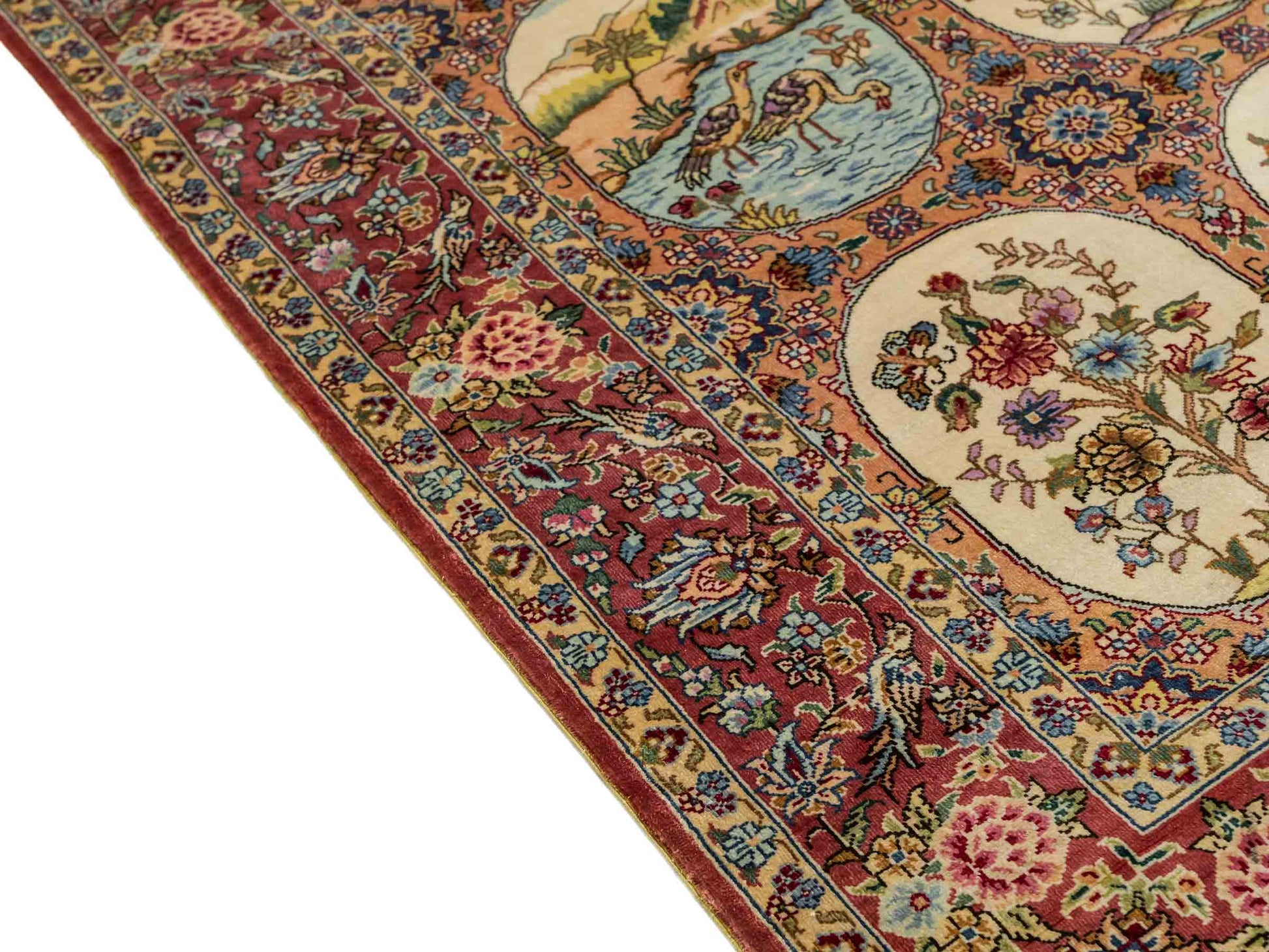 Sehr feiner, handgeknüpfter Khademi Läufer Orientteppich mit Ghom Design aus reiner Seide, multicolor. 363x78 cm. Vertrieb durch Jupiter Intl.
