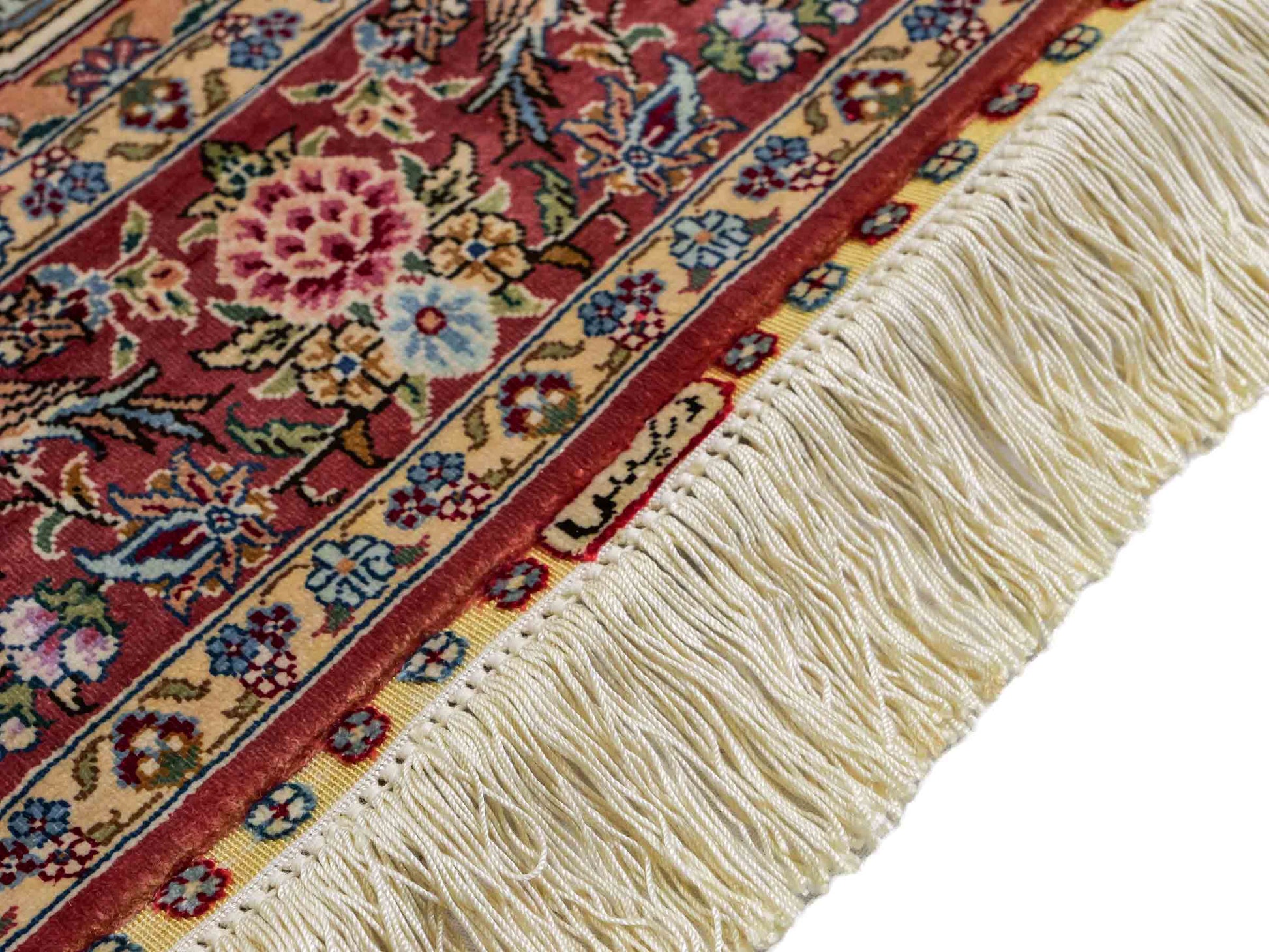 Sehr feiner, handgeknüpfter Khademi Läufer Orientteppich mit Ghom Design aus reiner Seide, multicolor. 363x78 cm. Vertrieb durch Jupiter Intl.