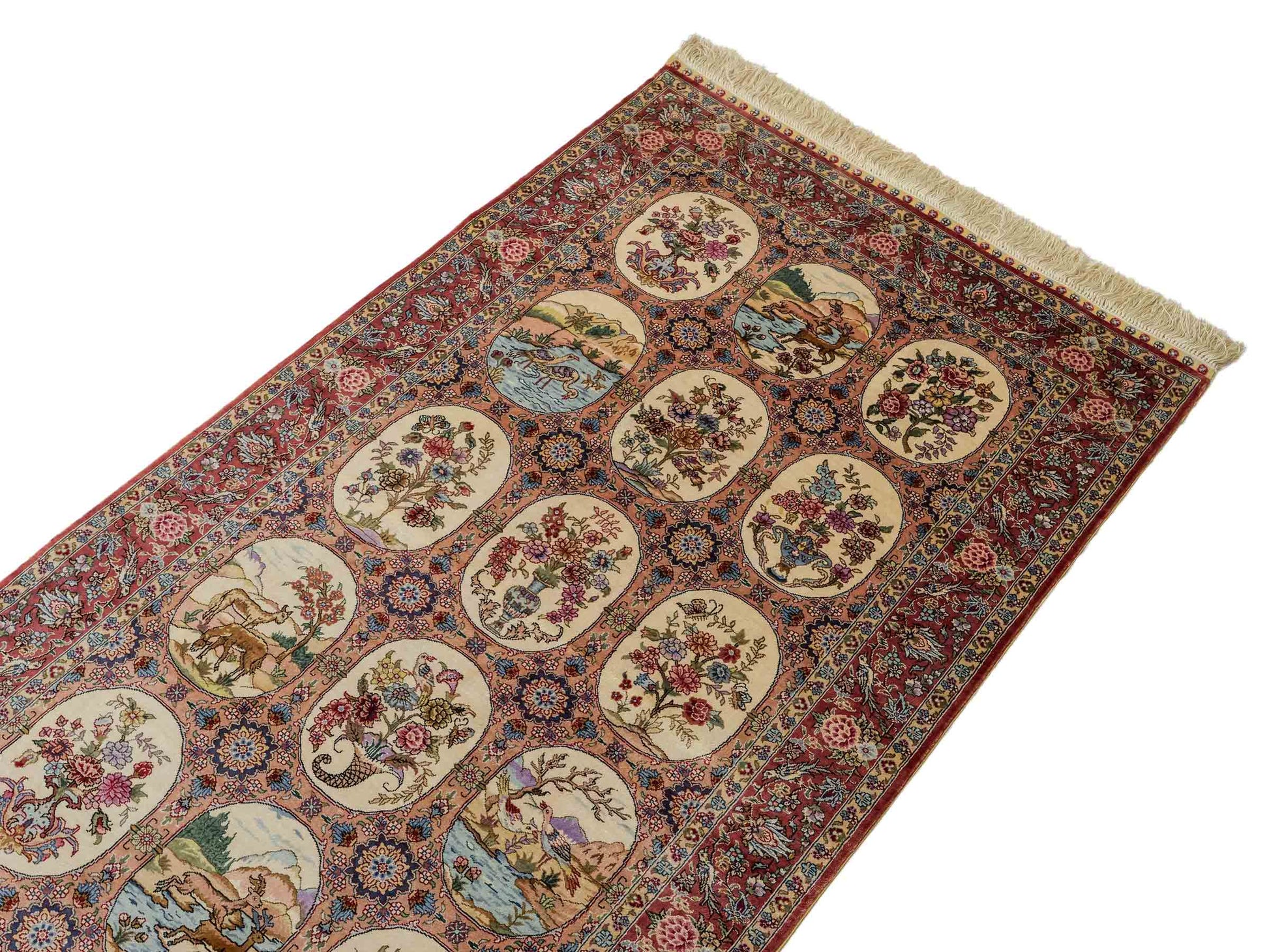 Sehr feiner, handgeknüpfter Khademi Läufer Orientteppich mit Ghom Design aus reiner Seide, multicolor. 363x78 cm. Vertrieb durch Jupiter Intl.