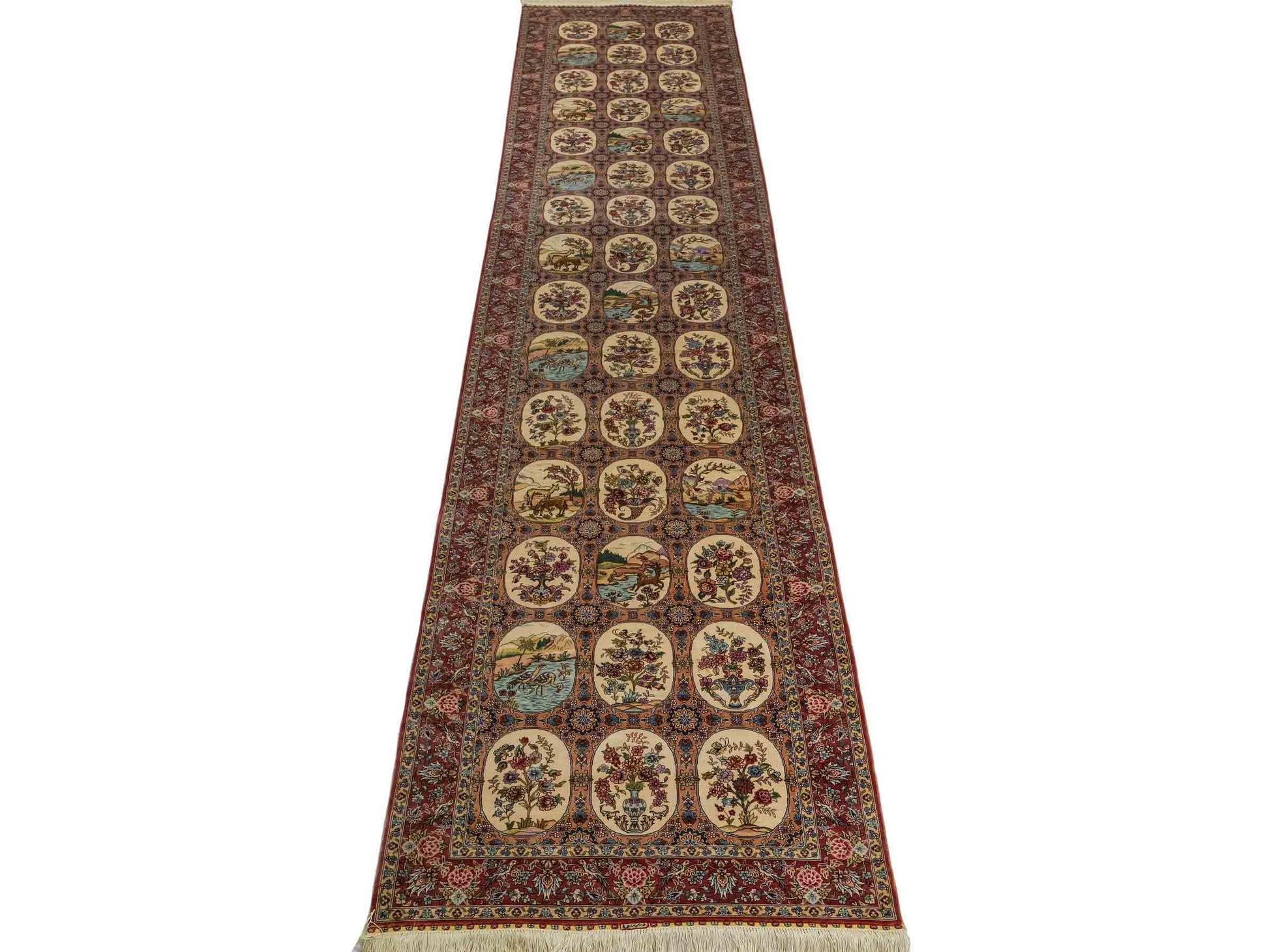 Sehr feiner, handgeknüpfter Khademi Läufer Orientteppich mit Ghom Design aus reiner Seide, multicolor. 363x78 cm. Vertrieb durch Jupiter Intl.