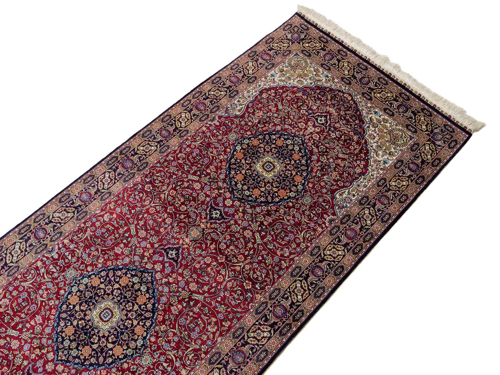 Sehr feiner, handgeknüpfter Khademi Orientteppich Läufer mit Ghom Deisgn aus reiner Seide, rot, blau. 370x79 cm. Vertrieb durch Jupiter Intl.