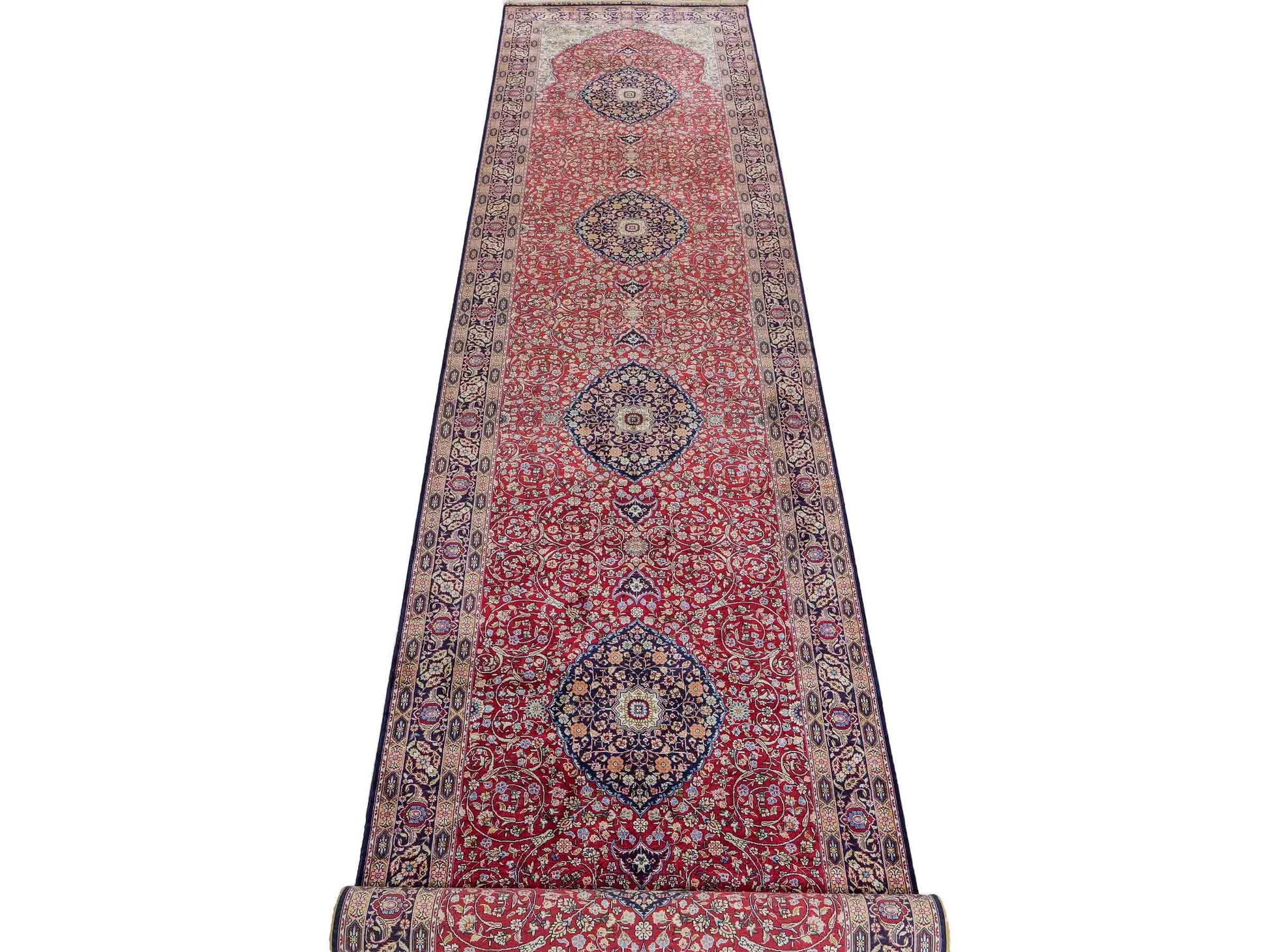 Sehr feiner, handgeknüpfter Khademi Orientteppich Läufer mit Ghom Deisgn aus reiner Seide, rot, blau. 370x79 cm. Vertrieb durch Jupiter Intl.